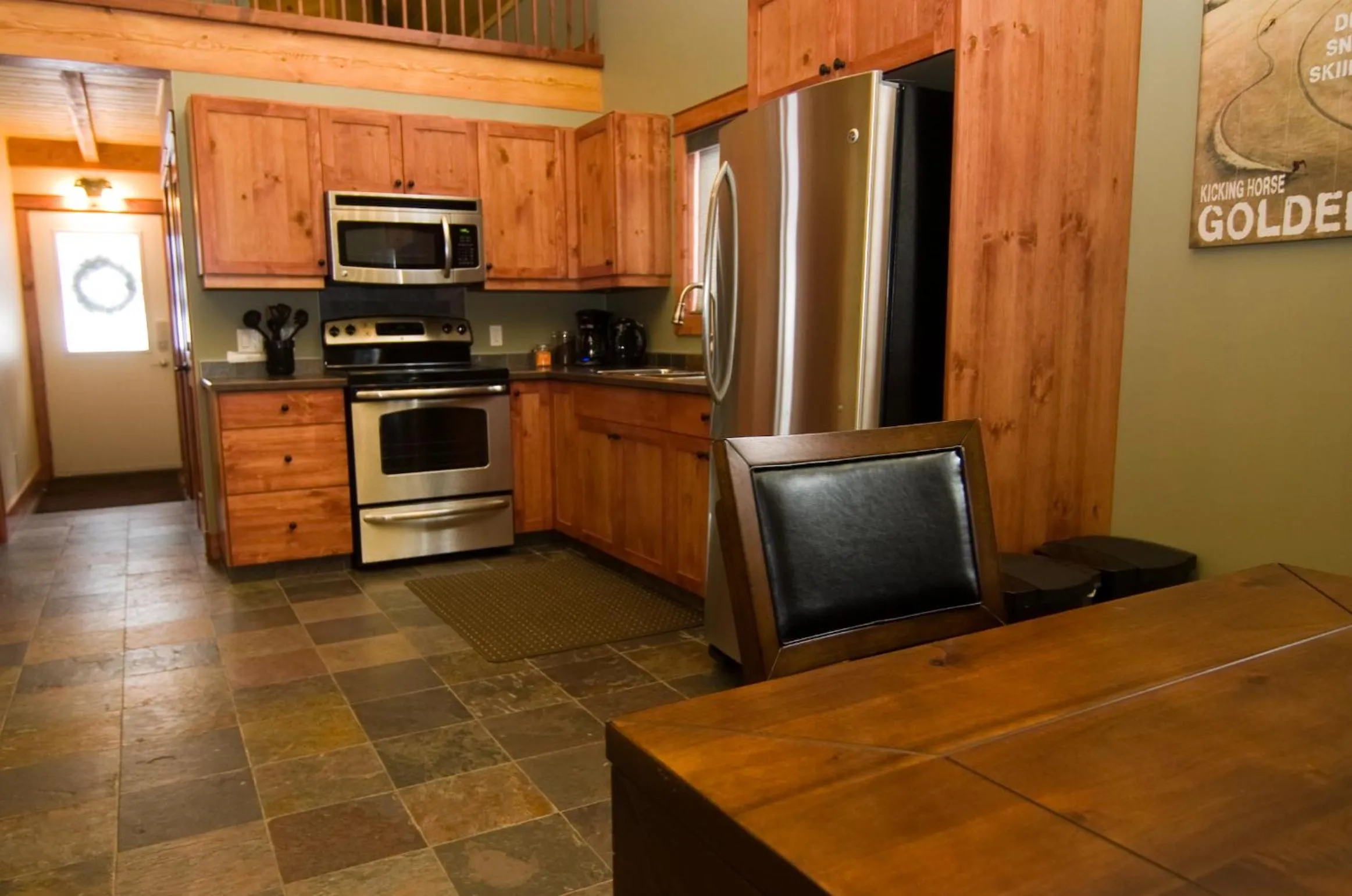 Kitchen or kitchenette in Cedar House Restaurant & Chalets