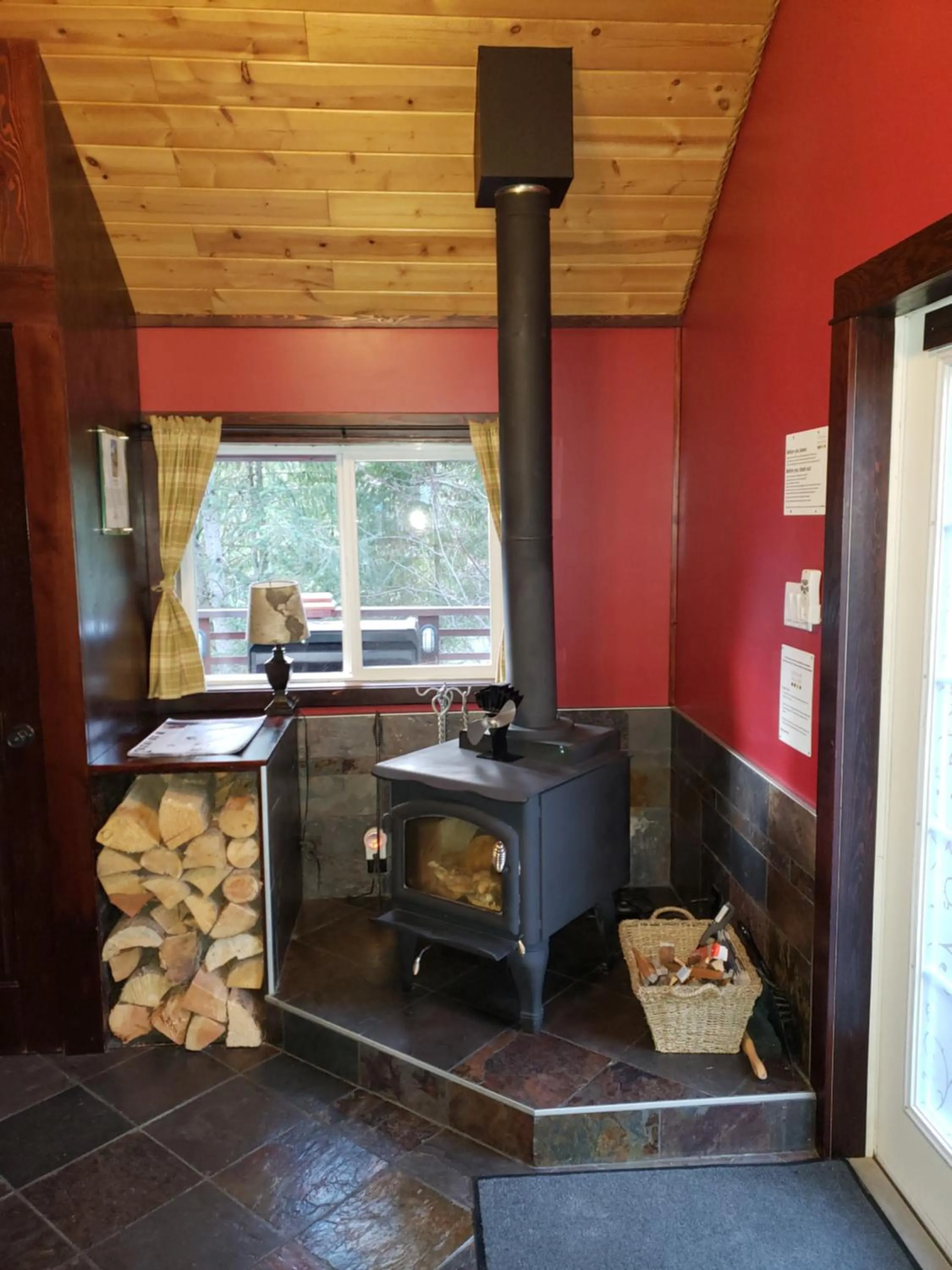 Facade/entrance in Cedar House Restaurant & Chalets