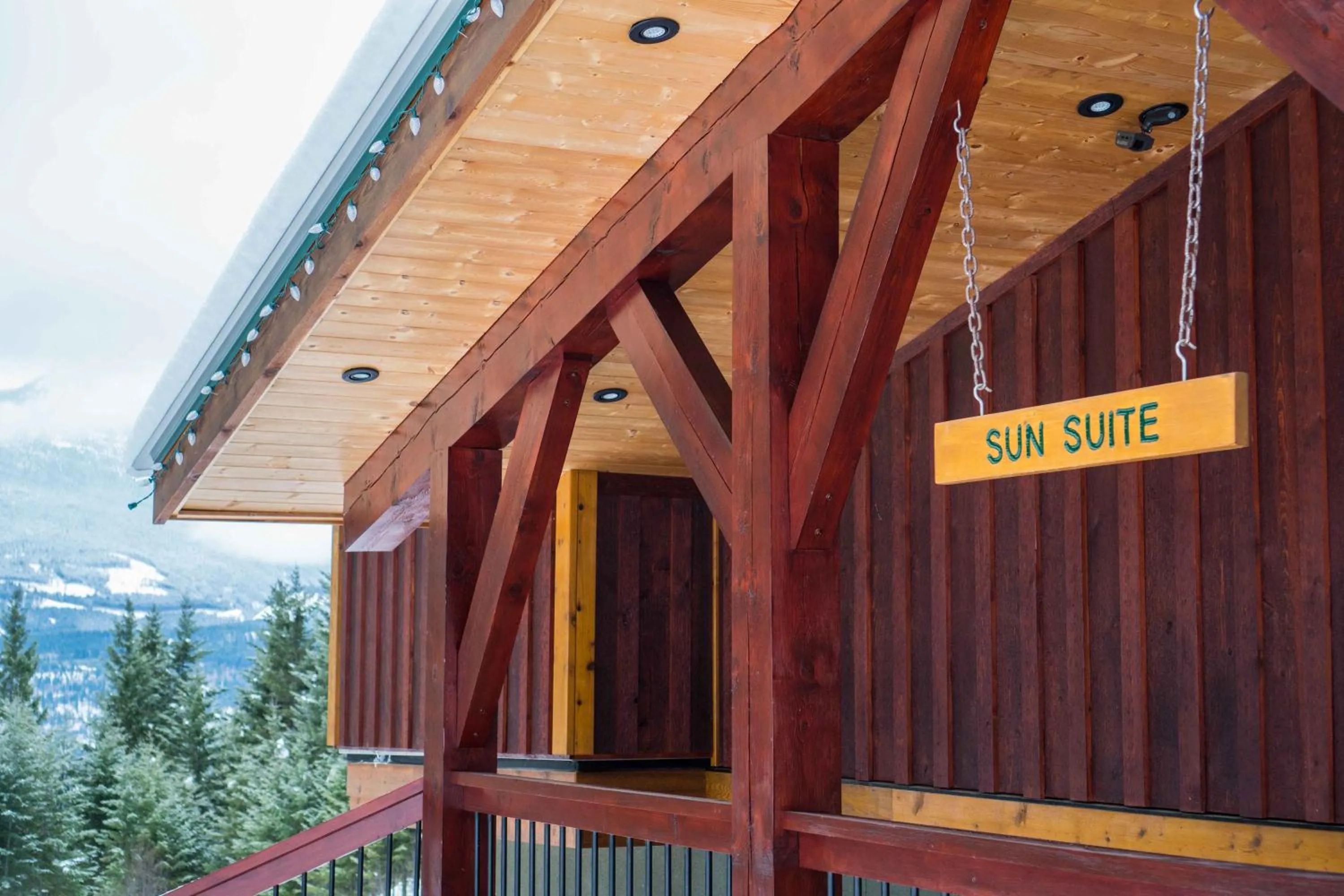 Facade/entrance in Cedar House Restaurant & Chalets