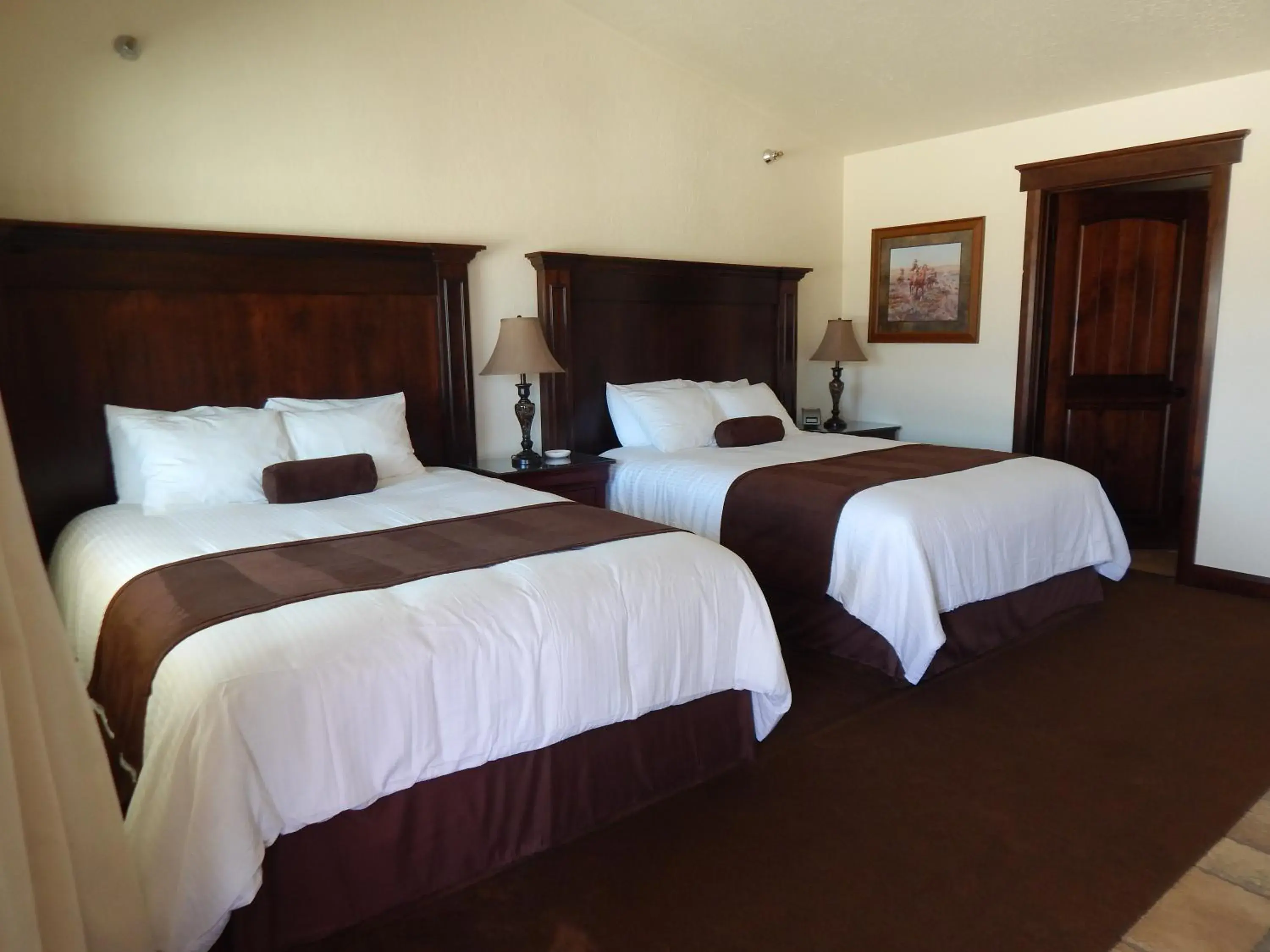 Deluxe Queen Suite in Winterton Suites Deluxe Queen Suite in Winterton Suites