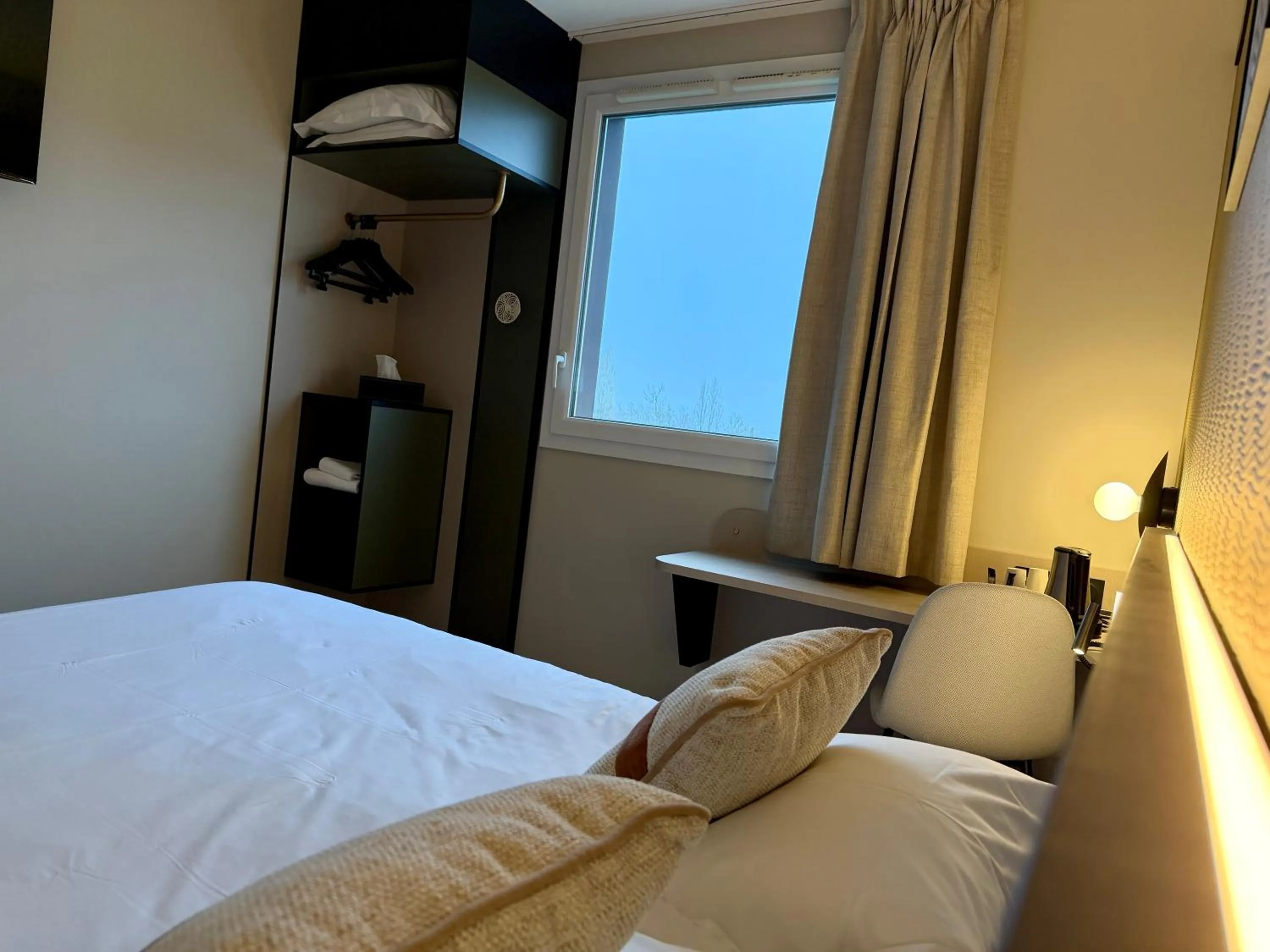 Decorative detail, Bed in Brit Hotel Saint-Méen-le-Grand en Brocéliande