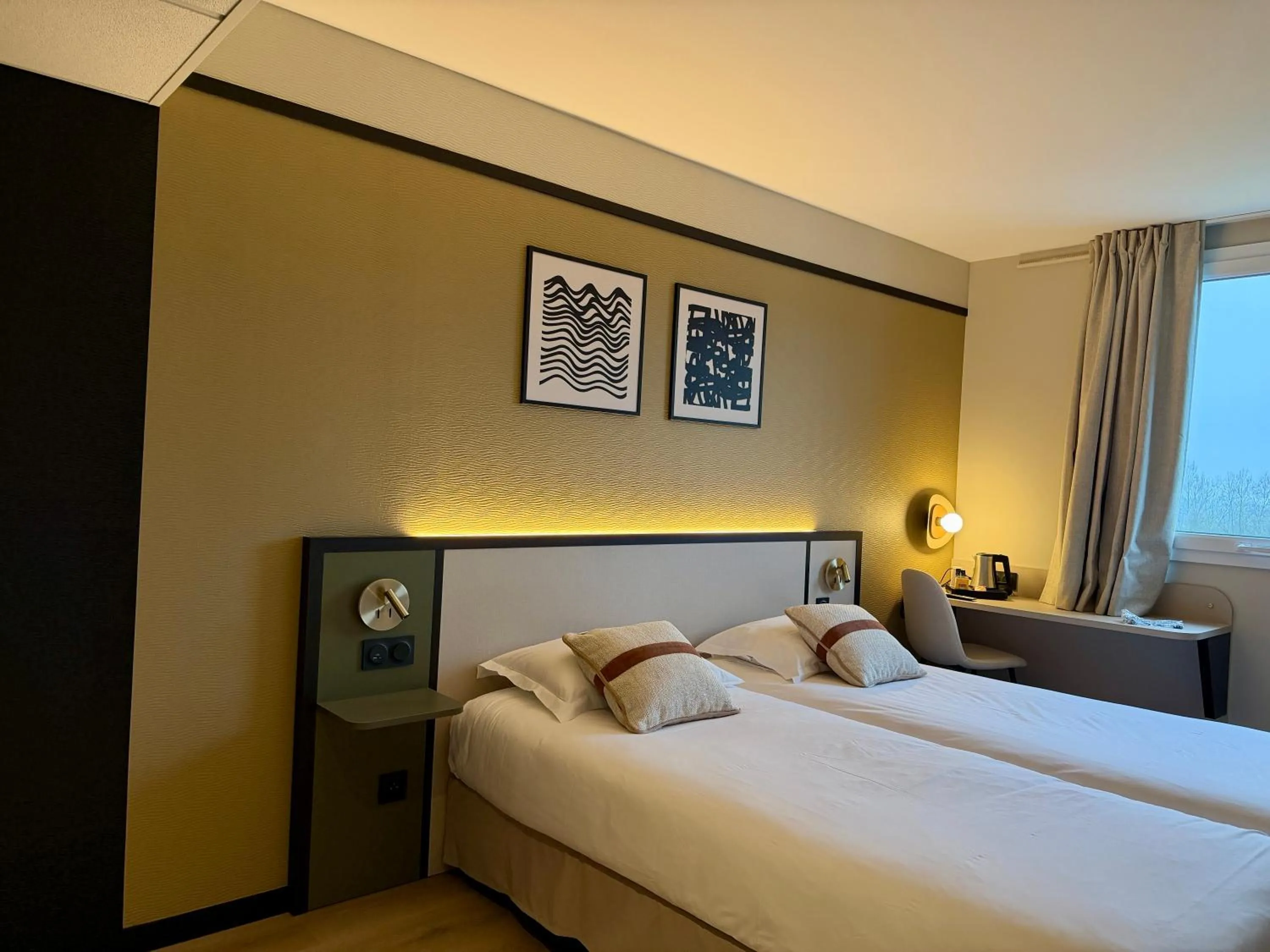 Decorative detail, Bed in Brit Hotel Saint-Méen-le-Grand en Brocéliande