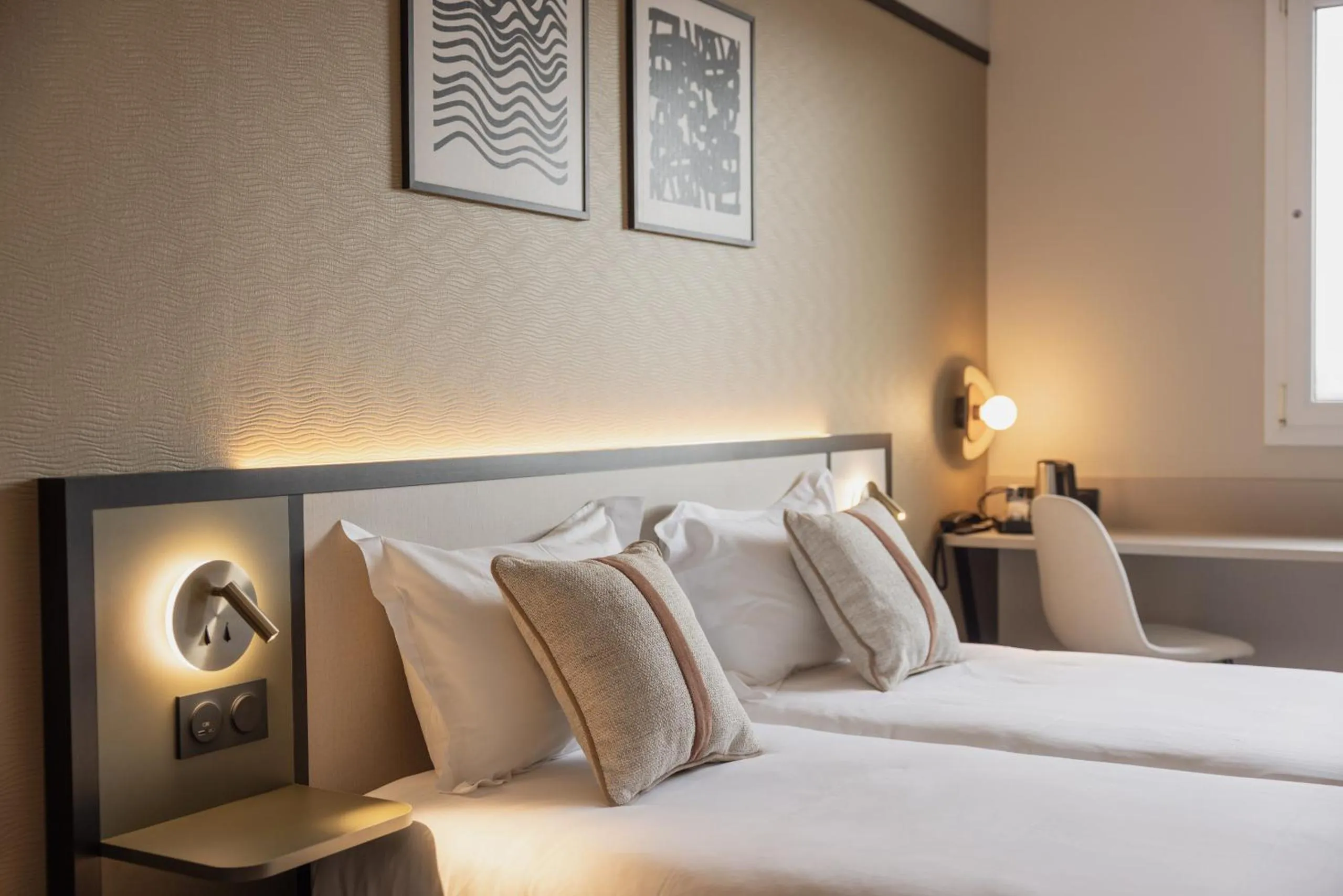 Bed in Brit Hotel Saint-Méen-le-Grand en Brocéliande