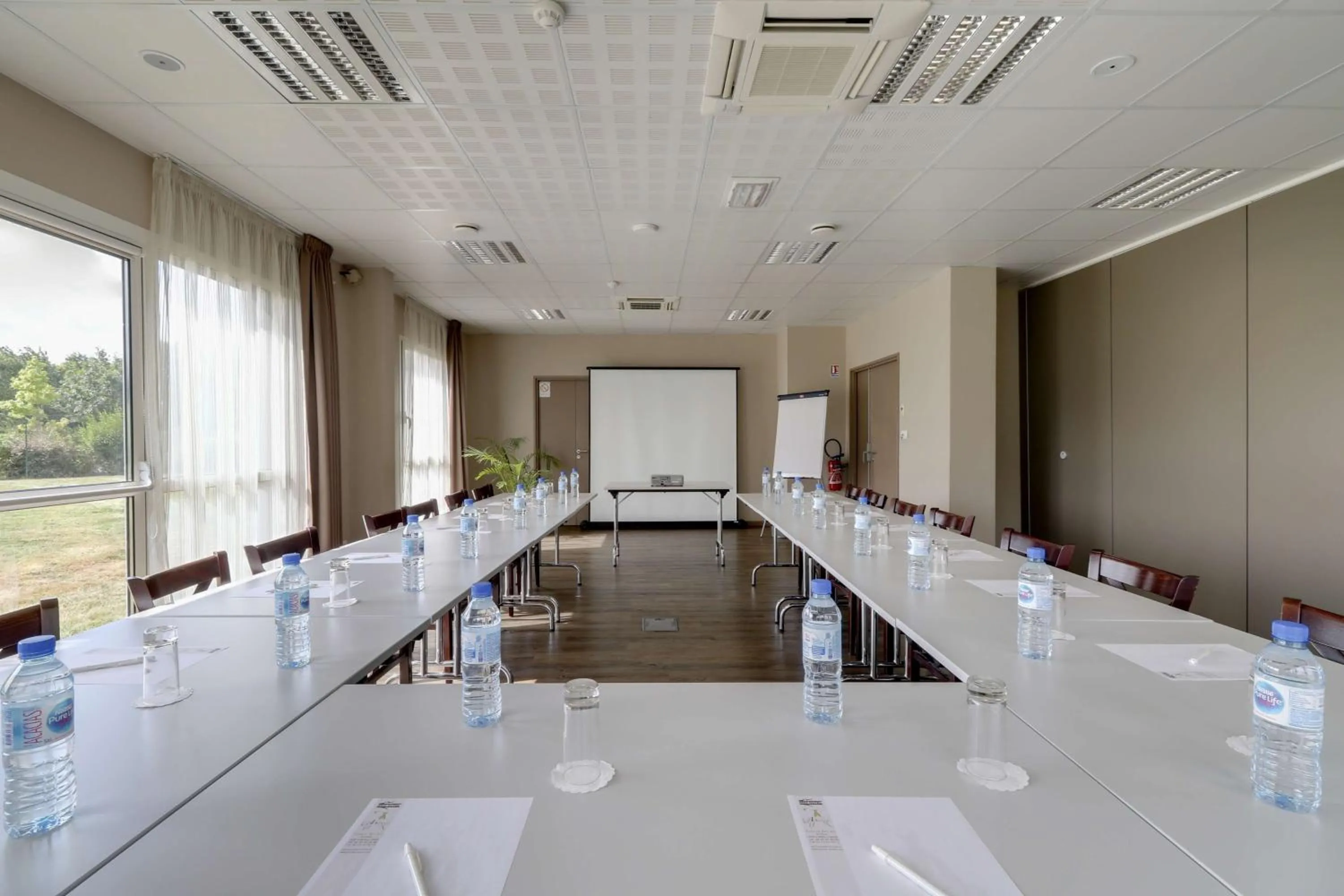 Meeting/conference room in Brit Hotel Saint-Méen-le-Grand en Brocéliande