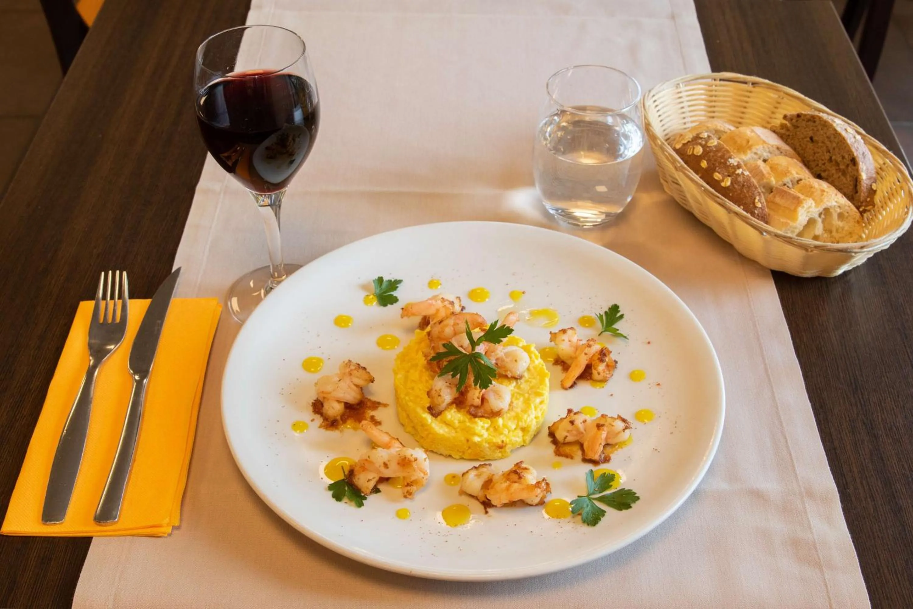 Restaurant/places to eat in Brit Hotel Saint-Méen-le-Grand en Brocéliande