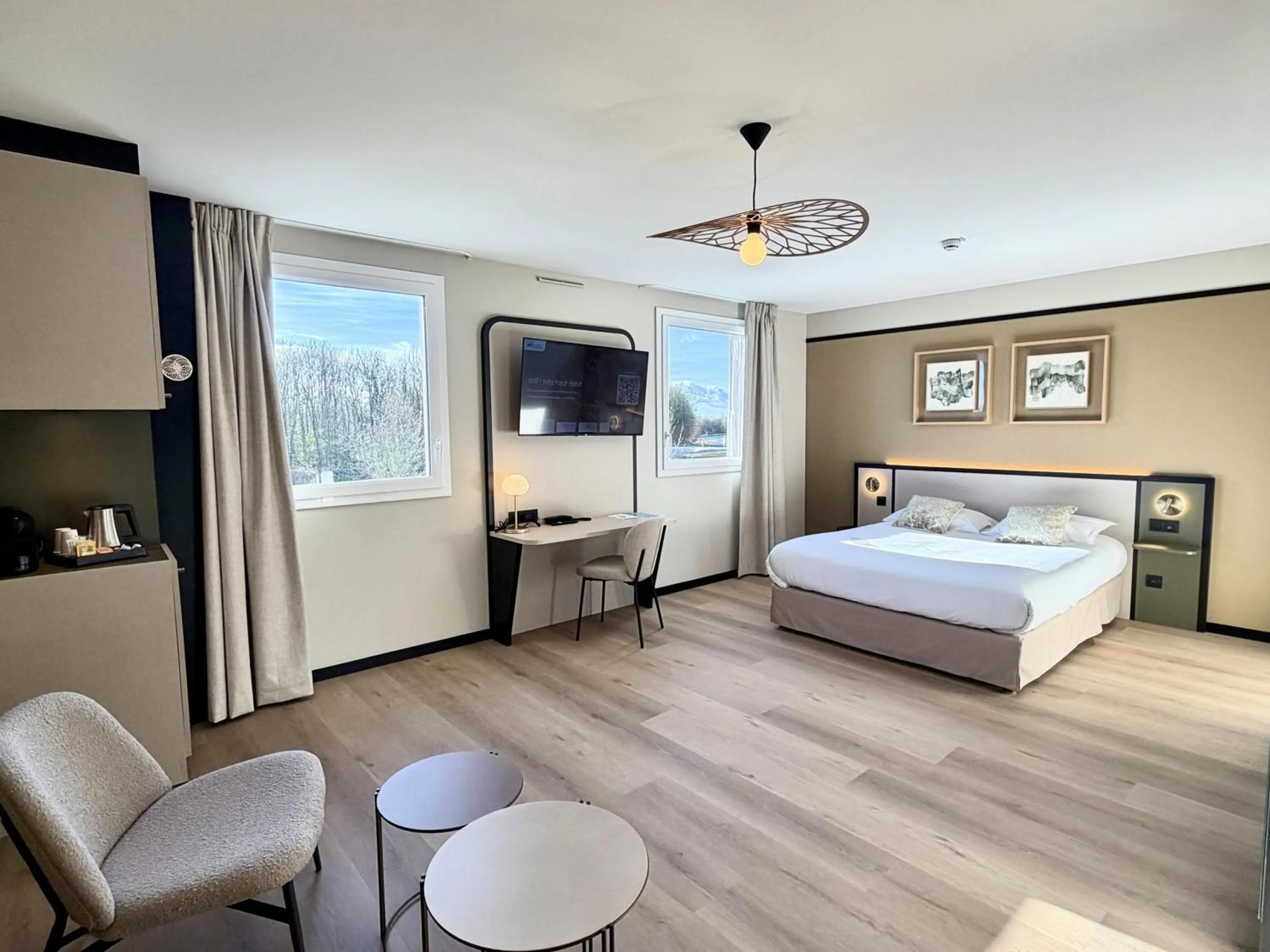 TV and multimedia, Bed in Brit Hotel Saint-Méen-le-Grand en Brocéliande