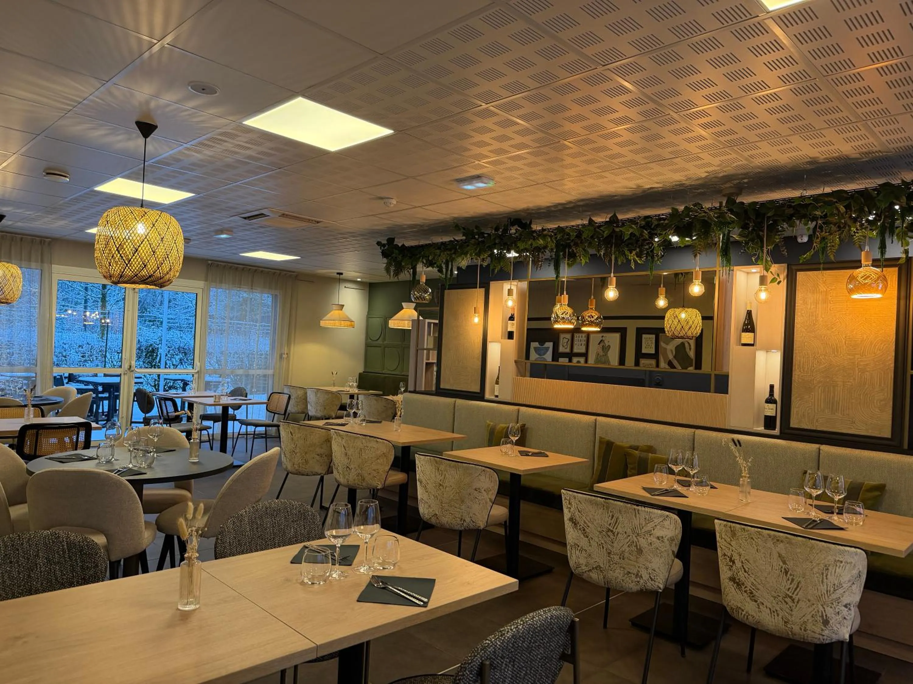 Restaurant/places to eat in Brit Hotel Saint-Méen-le-Grand en Brocéliande