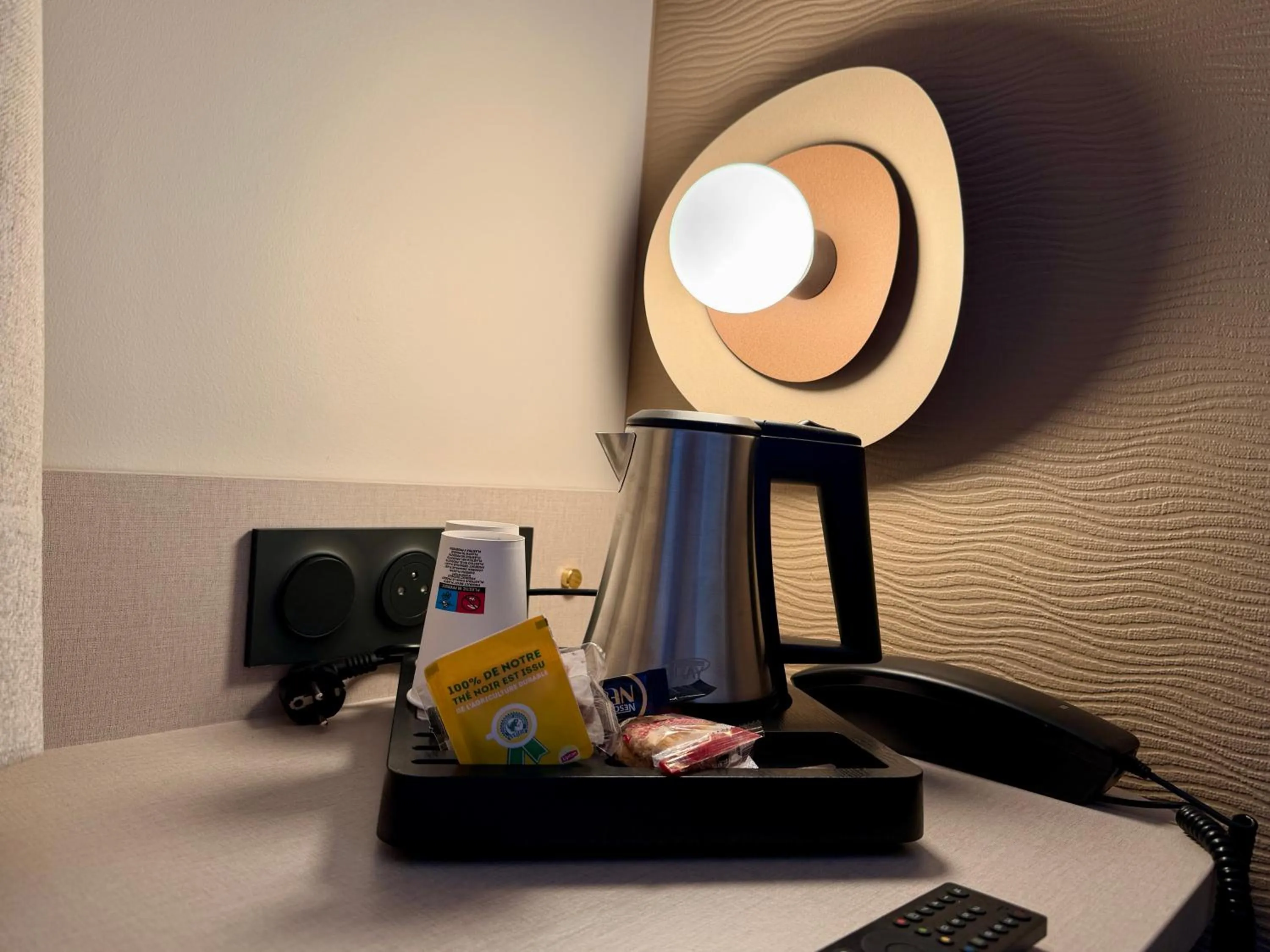 Coffee/tea facilities in Brit Hotel Saint-Méen-le-Grand en Brocéliande