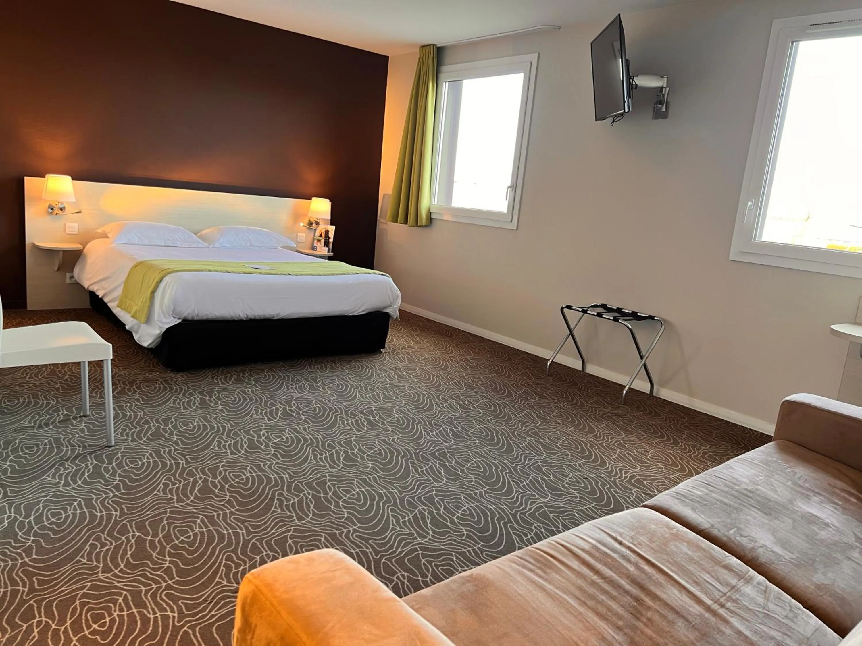 Photo of the whole room, Bed in Brit Hotel Saint-Méen-le-Grand en Brocéliande