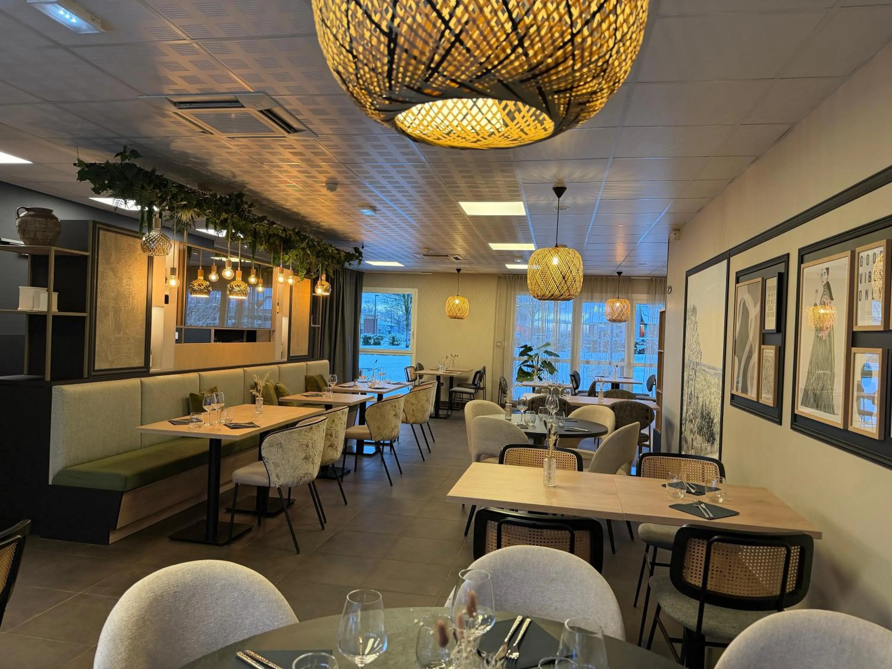 Restaurant/places to eat in Brit Hotel Saint-Méen-le-Grand en Brocéliande