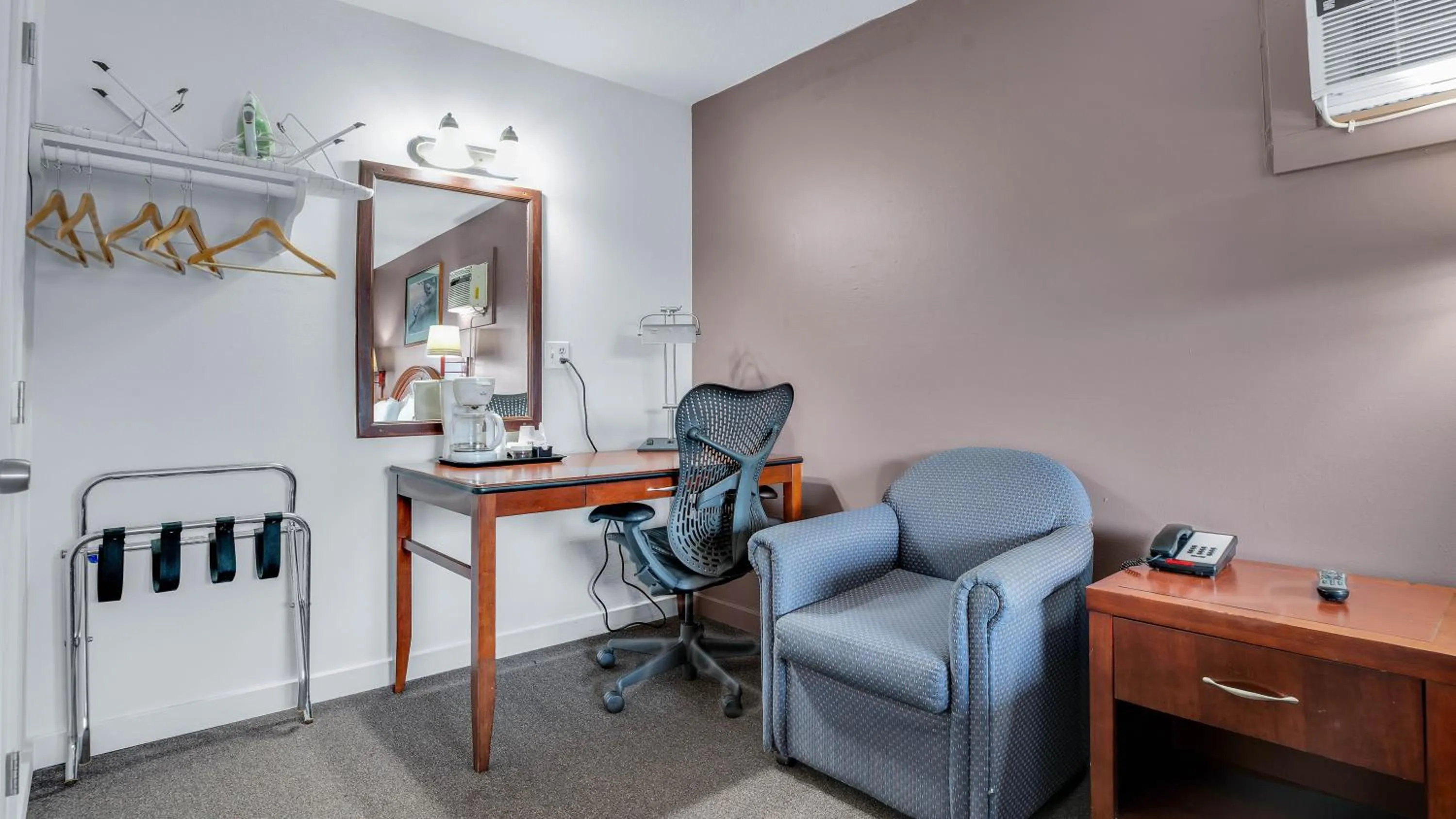 Seating area in Viking Motel