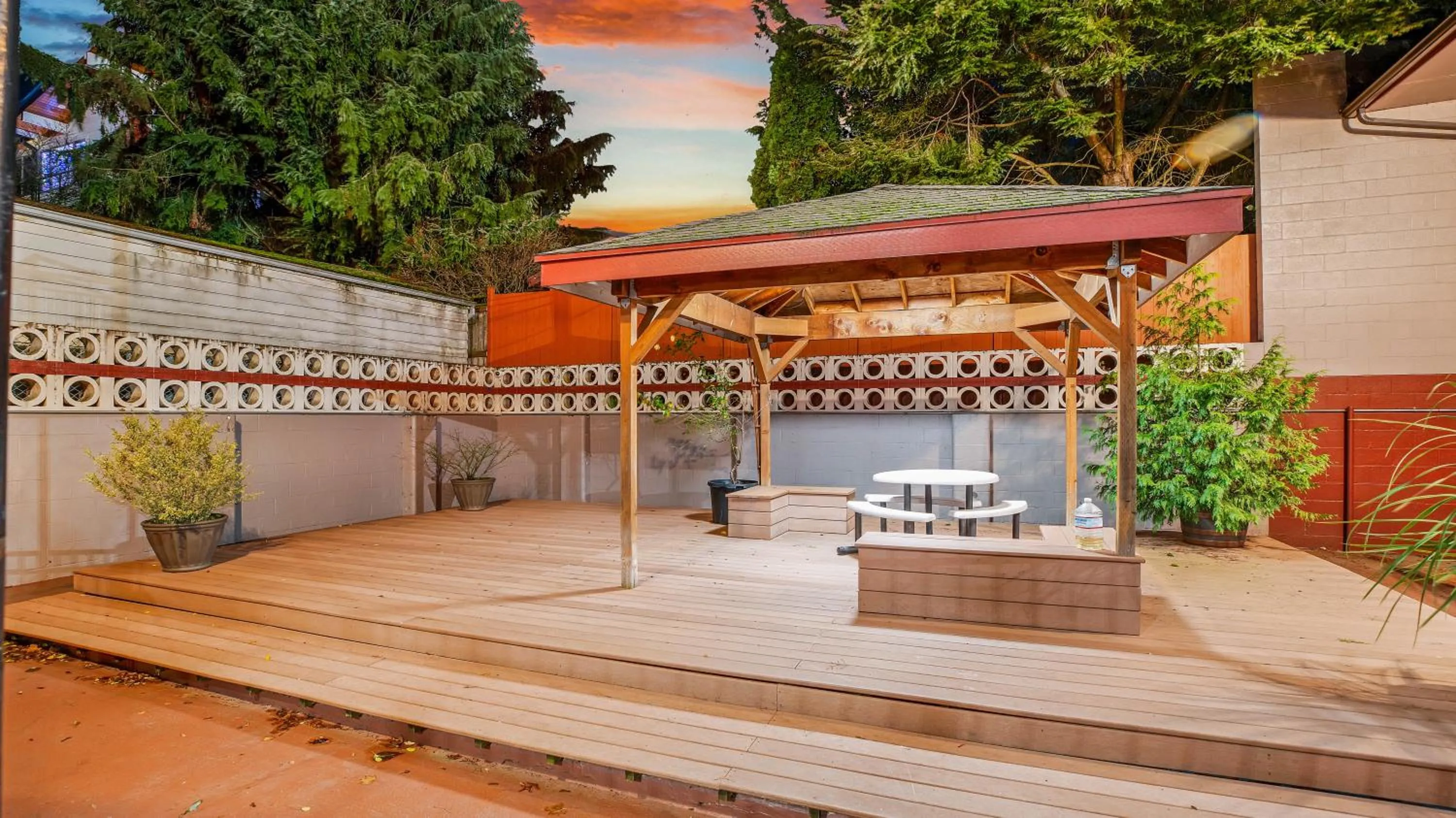 Property building in Viking Motel