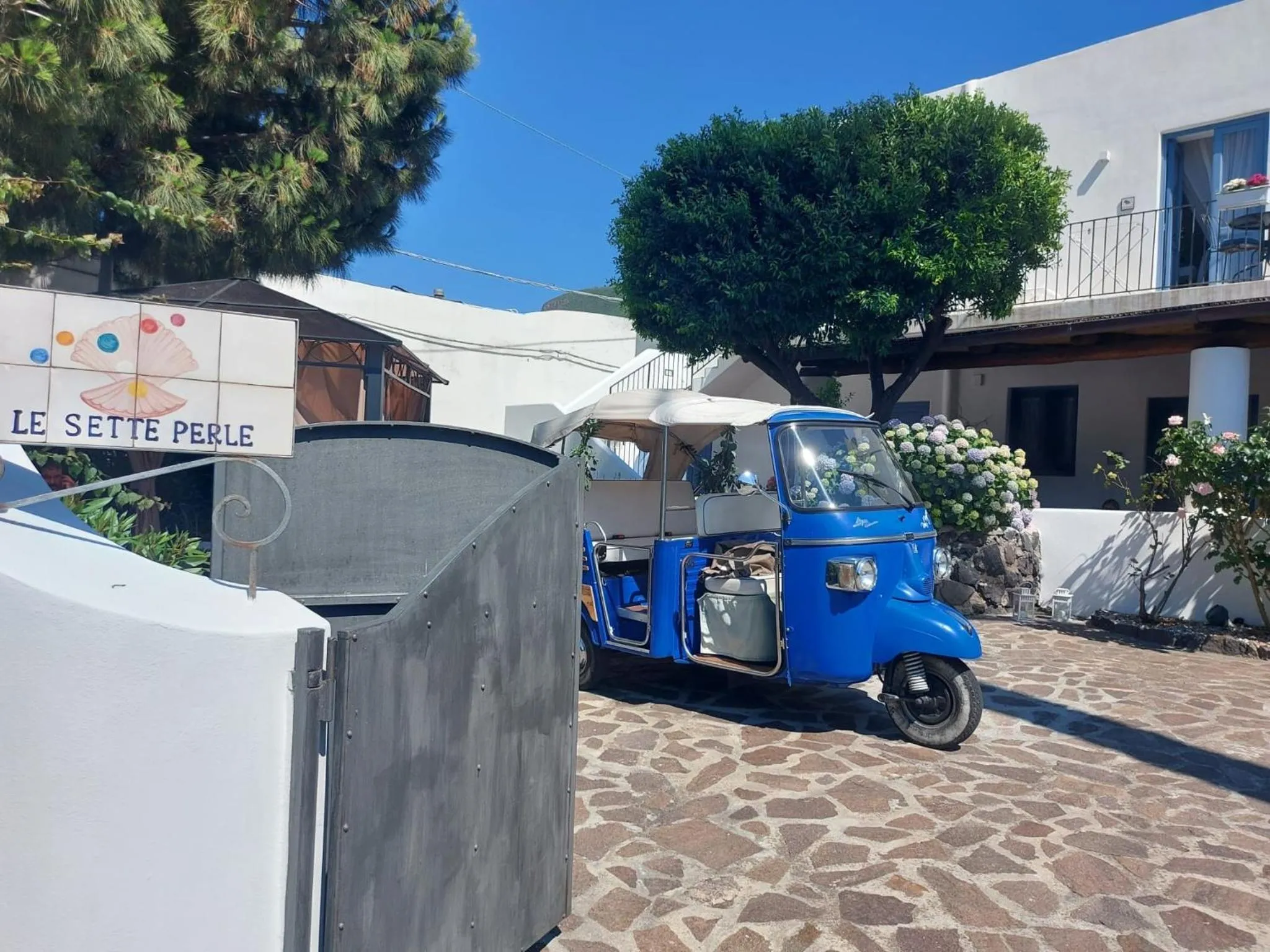 Property building in Le Sette Perle