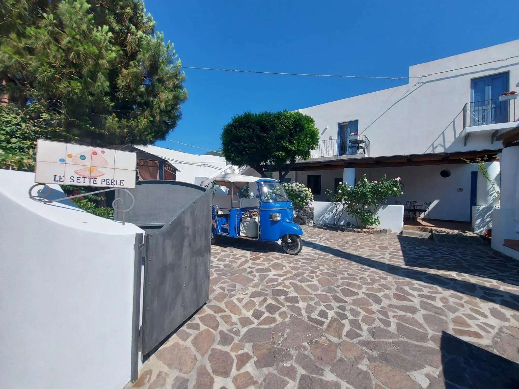 Property building in Le Sette Perle