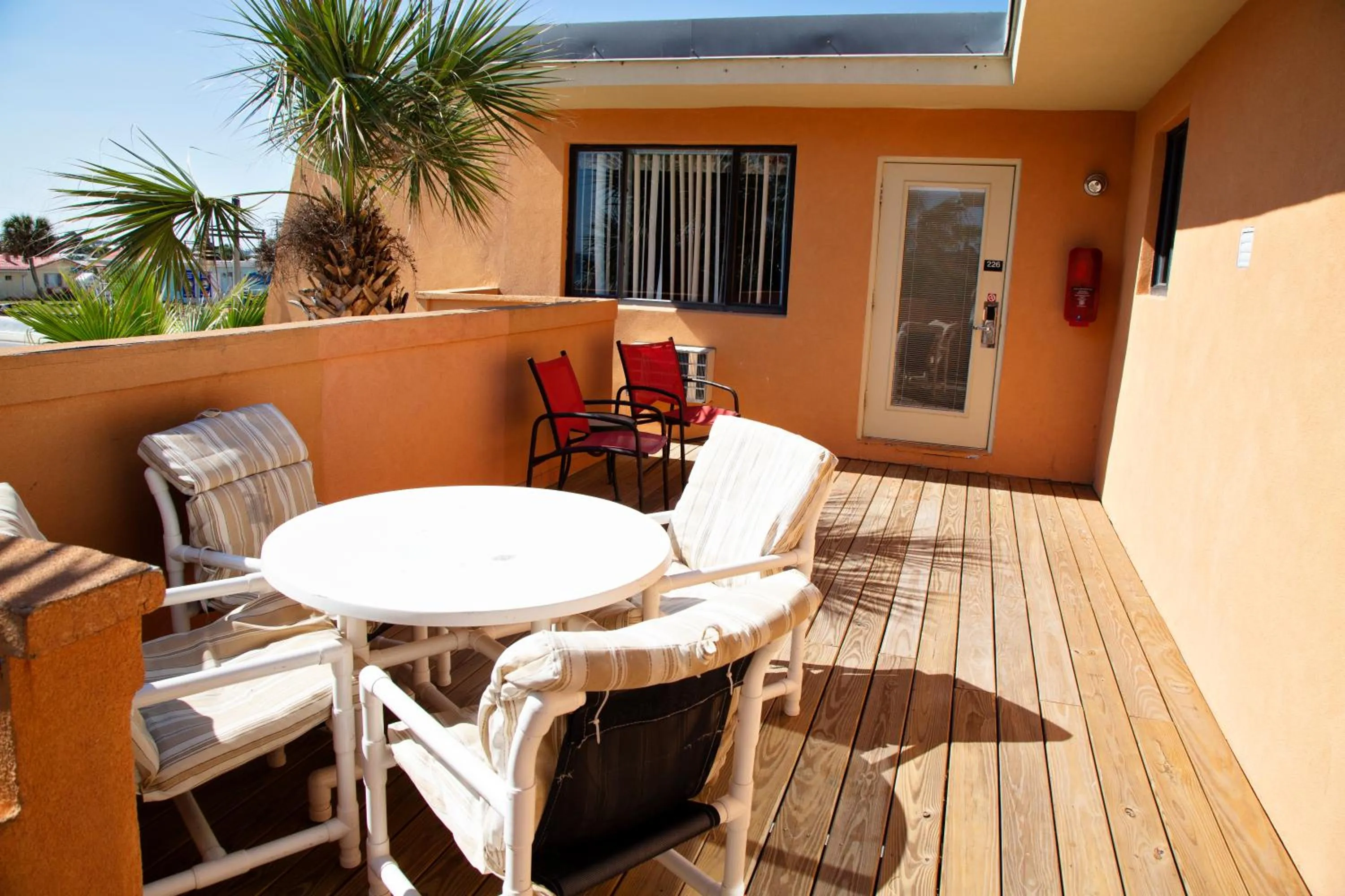 Balcony/Terrace in Daytona Dream Inn By AmeriVu