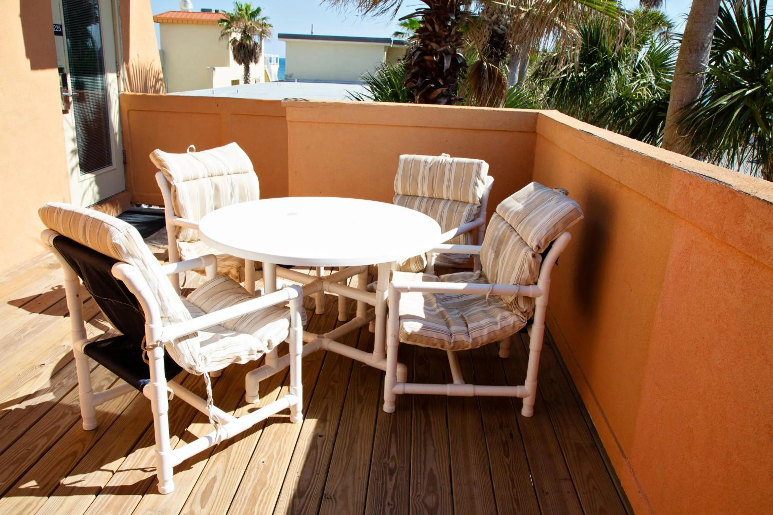 Balcony/Terrace in Daytona Dream Inn By AmeriVu
