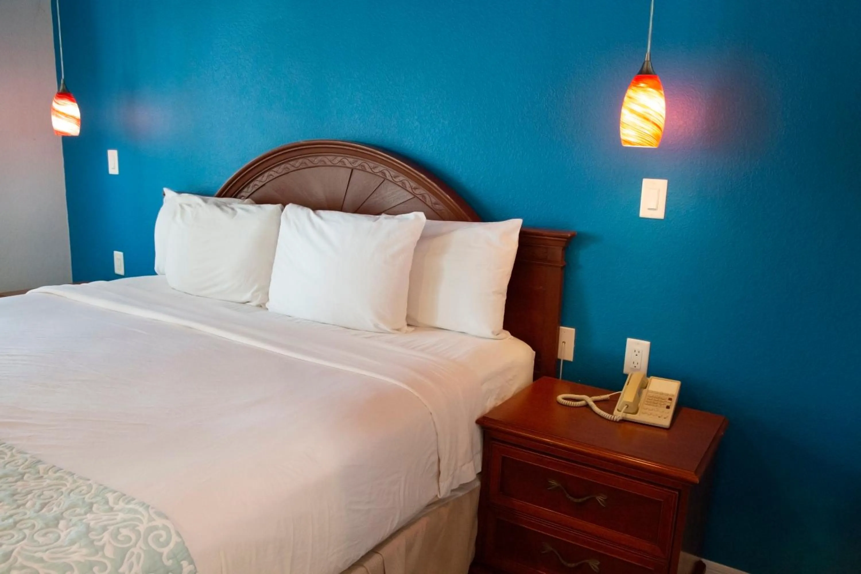 Bed in Daytona Dream Inn By AmeriVu