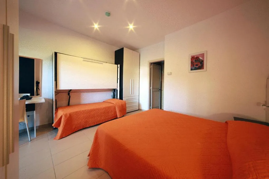 Photo of the whole room, Bed in Hotel Incontro