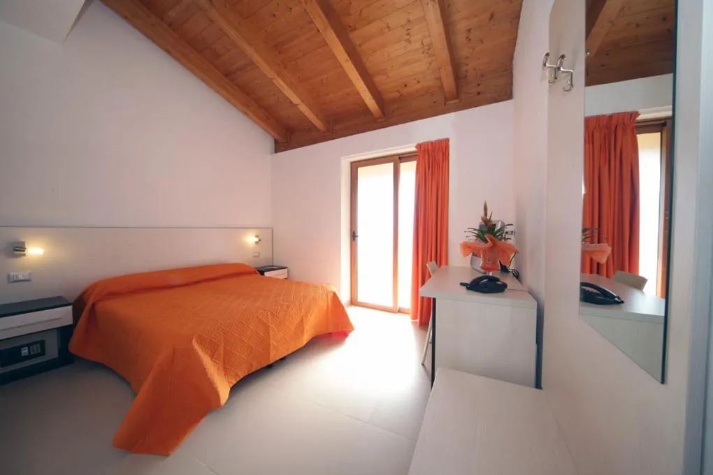 View (from property/room), Bed in Hotel Incontro