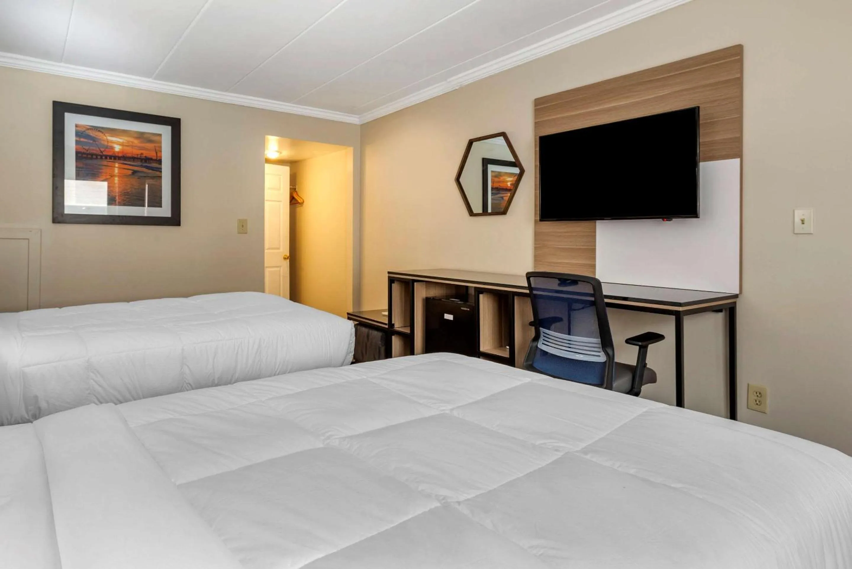 Bedroom, Bed in Premier Inn Atlantic City