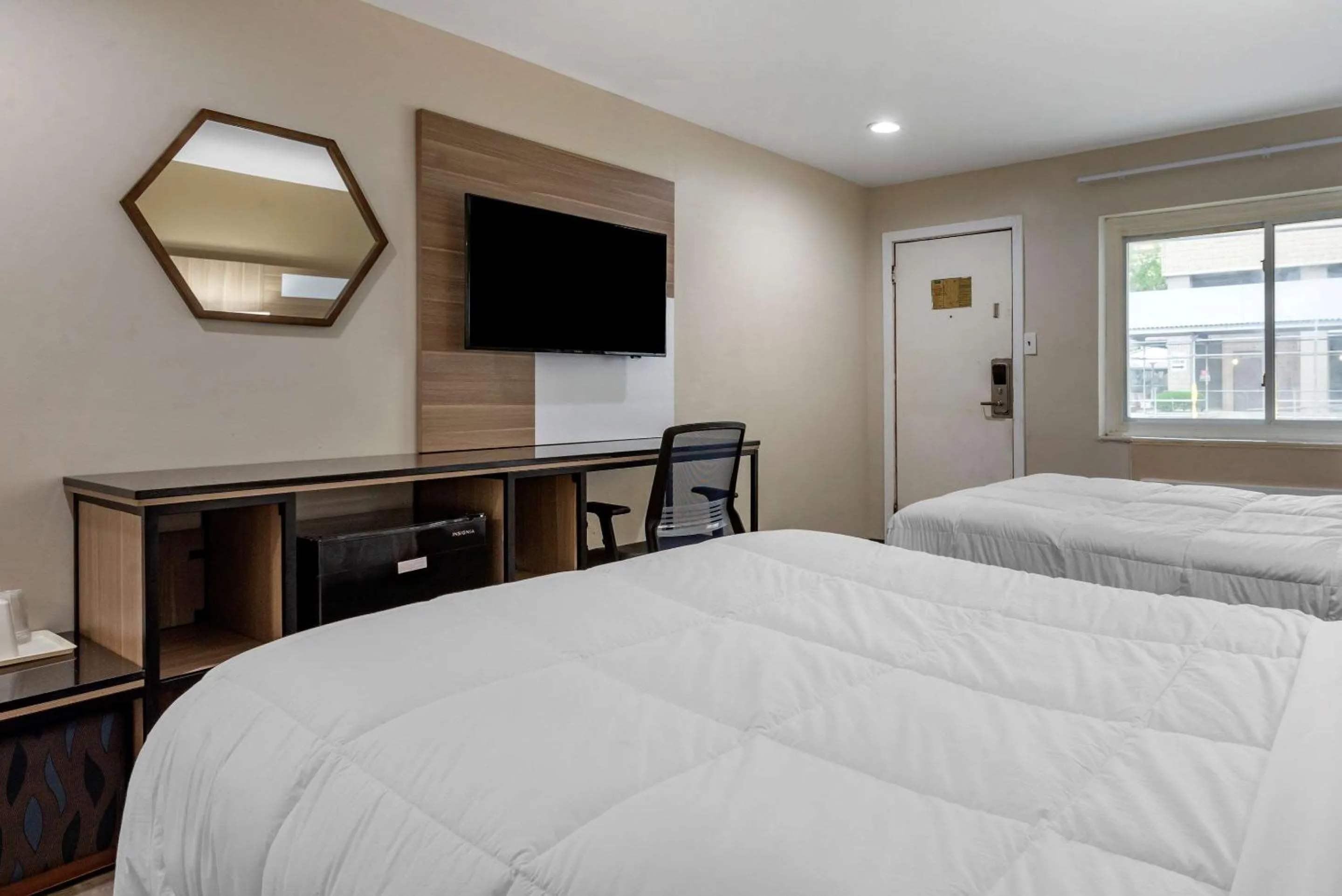 Bedroom, Bed in Premier Inn Atlantic City