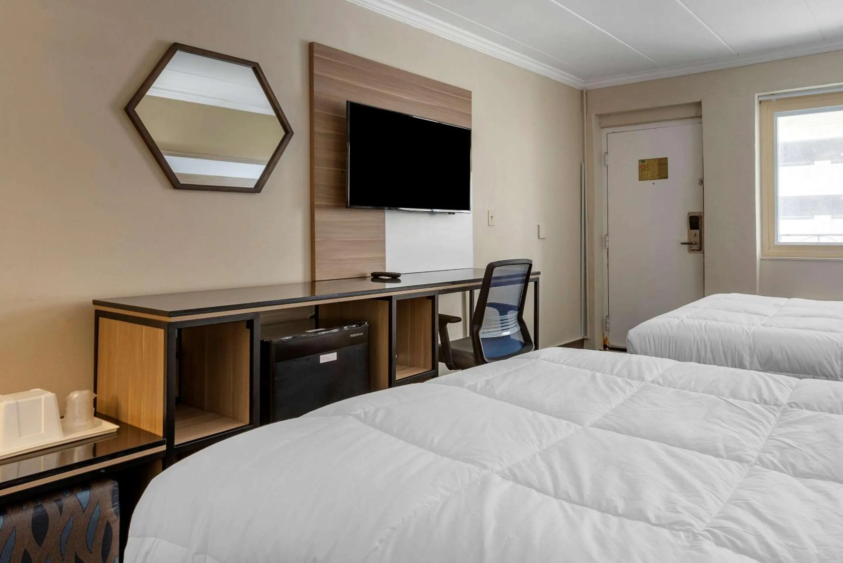 Bedroom, Bed in Premier Inn Atlantic City