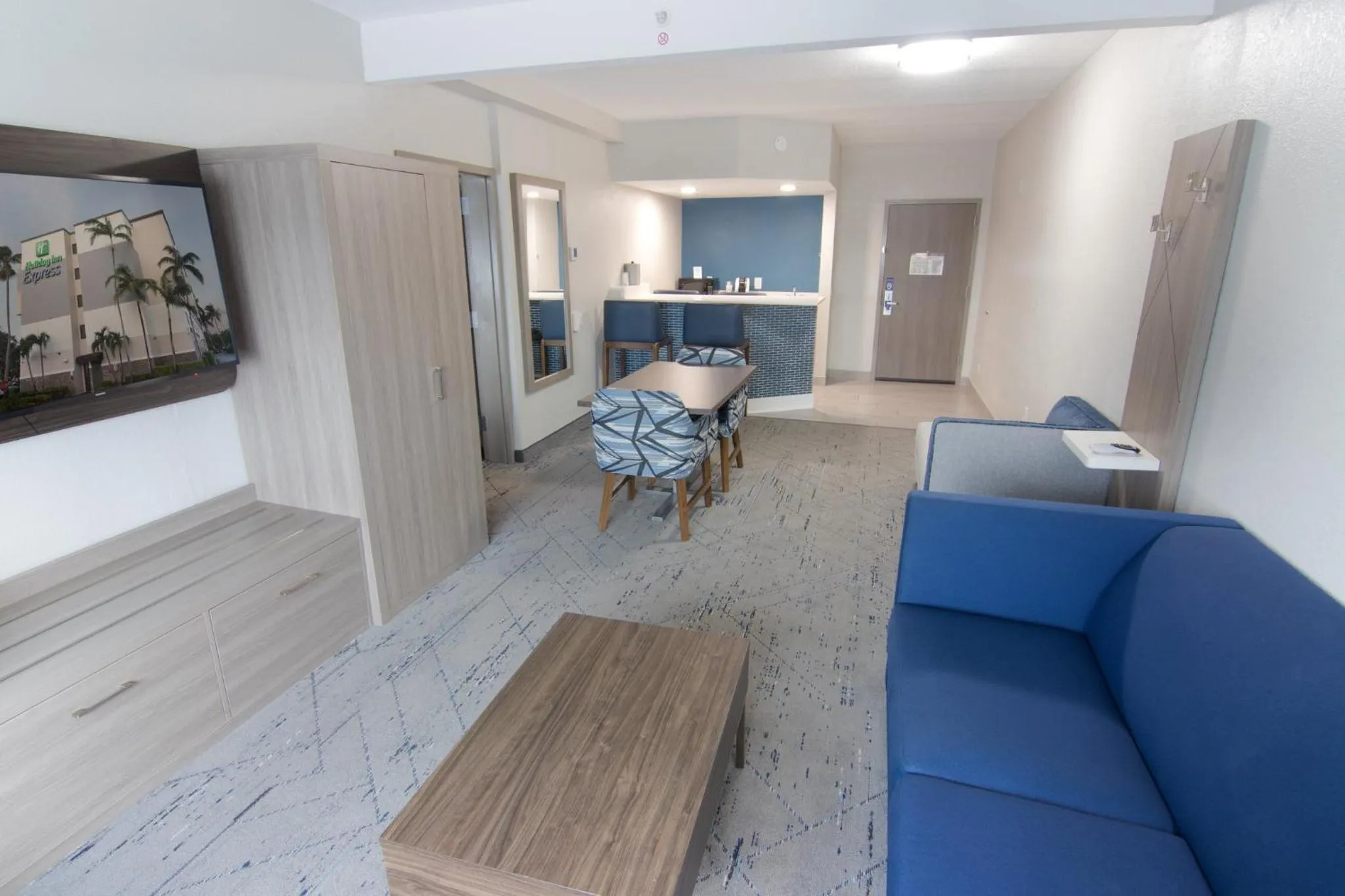 Photo of the whole room in Holiday Inn Express and Suites Fort Lauderdale Airport West by IHG