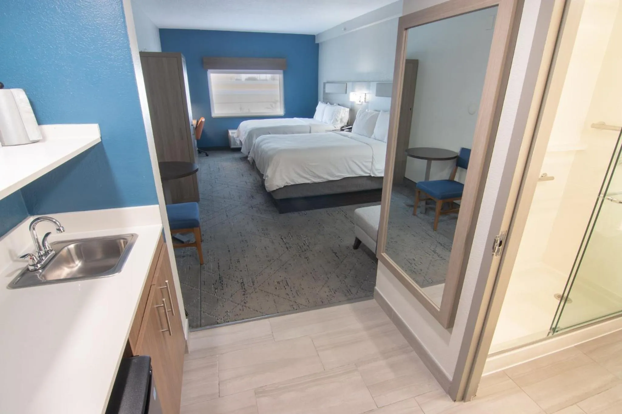 Photo of the whole room, Bed in Holiday Inn Express and Suites Fort Lauderdale Airport West by IHG
