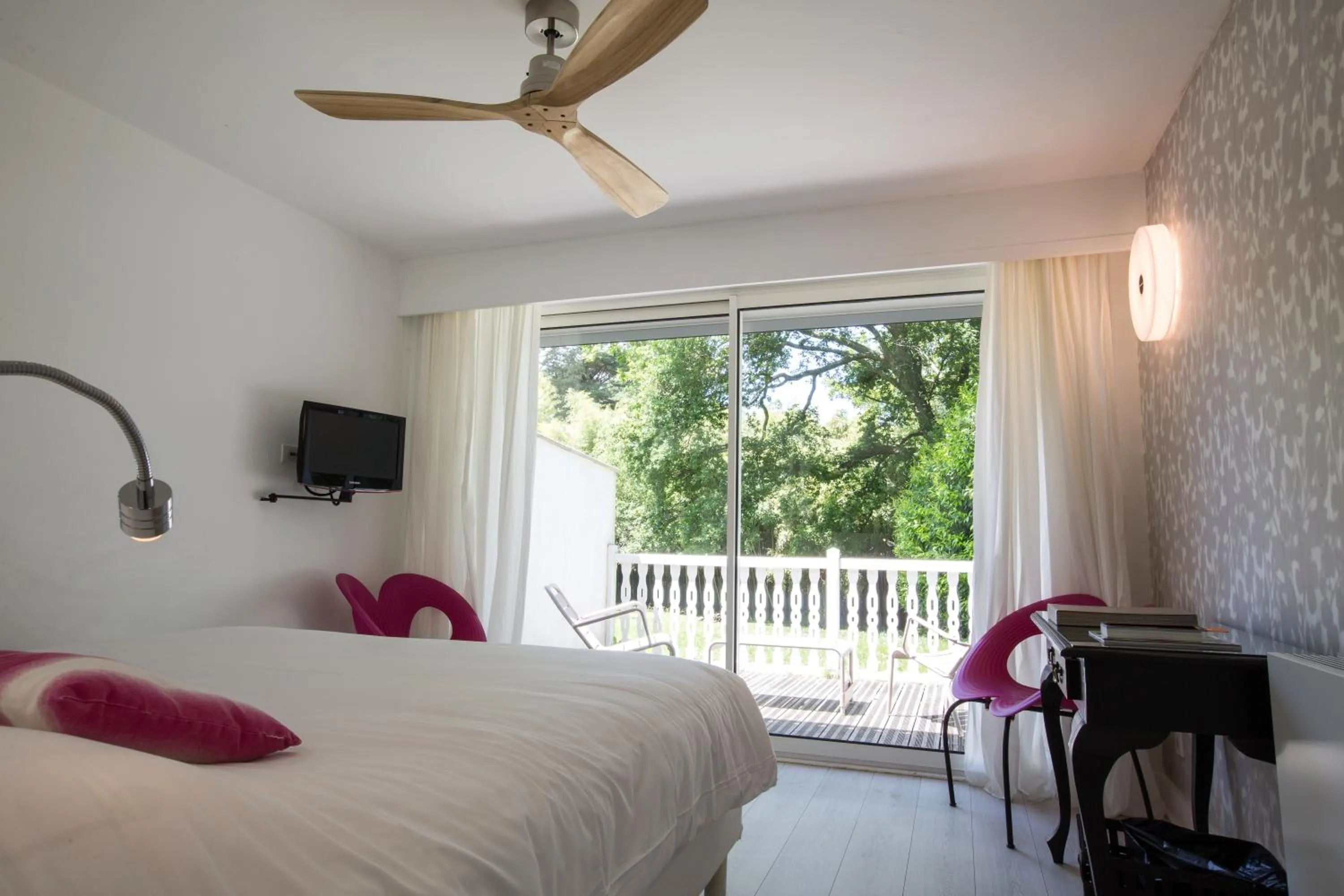 Photo of the whole room, Bed in Château du Clair de Lune - Boutique Luxury Hotel