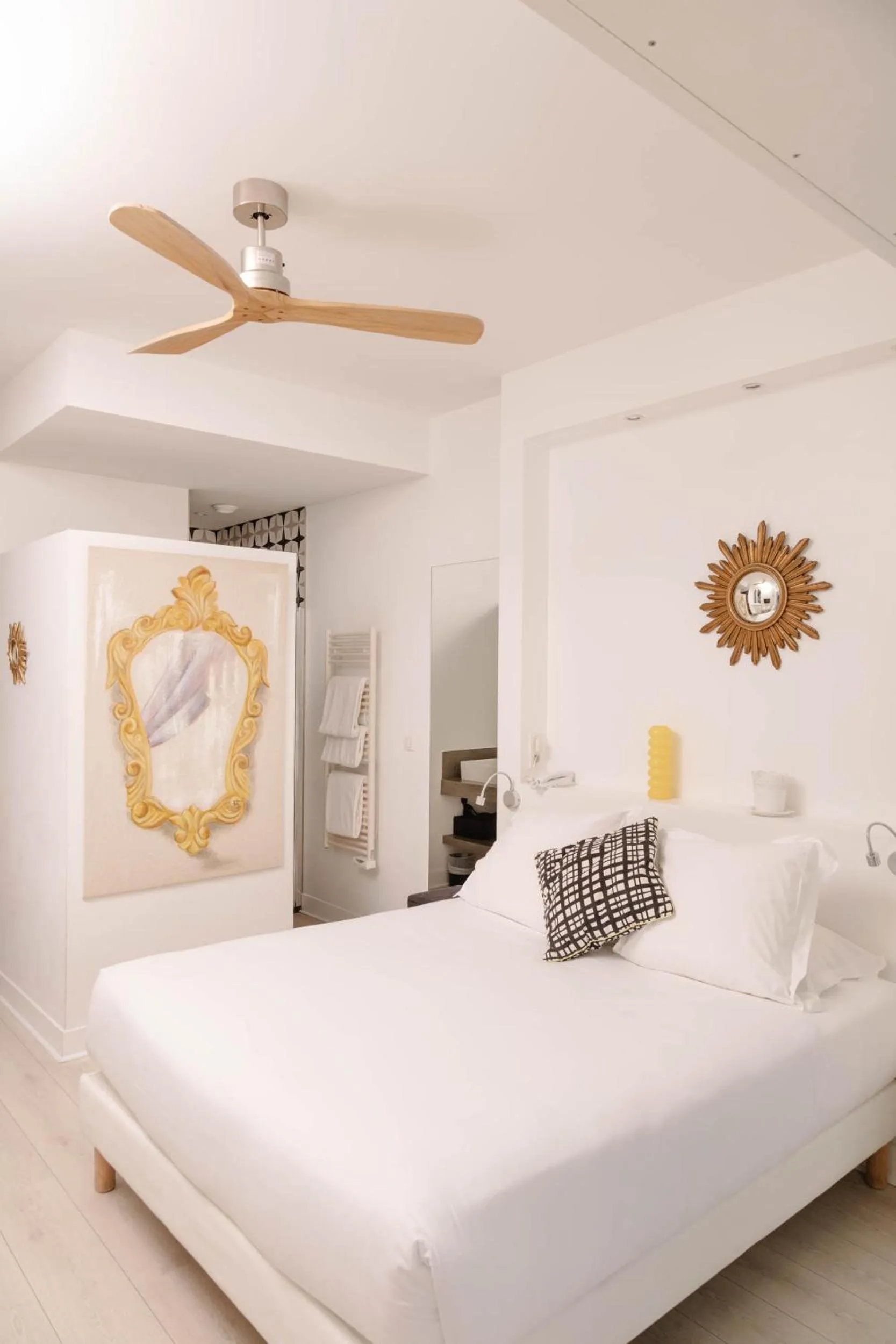 Bed in Château du Clair de Lune - Boutique Luxury Hotel