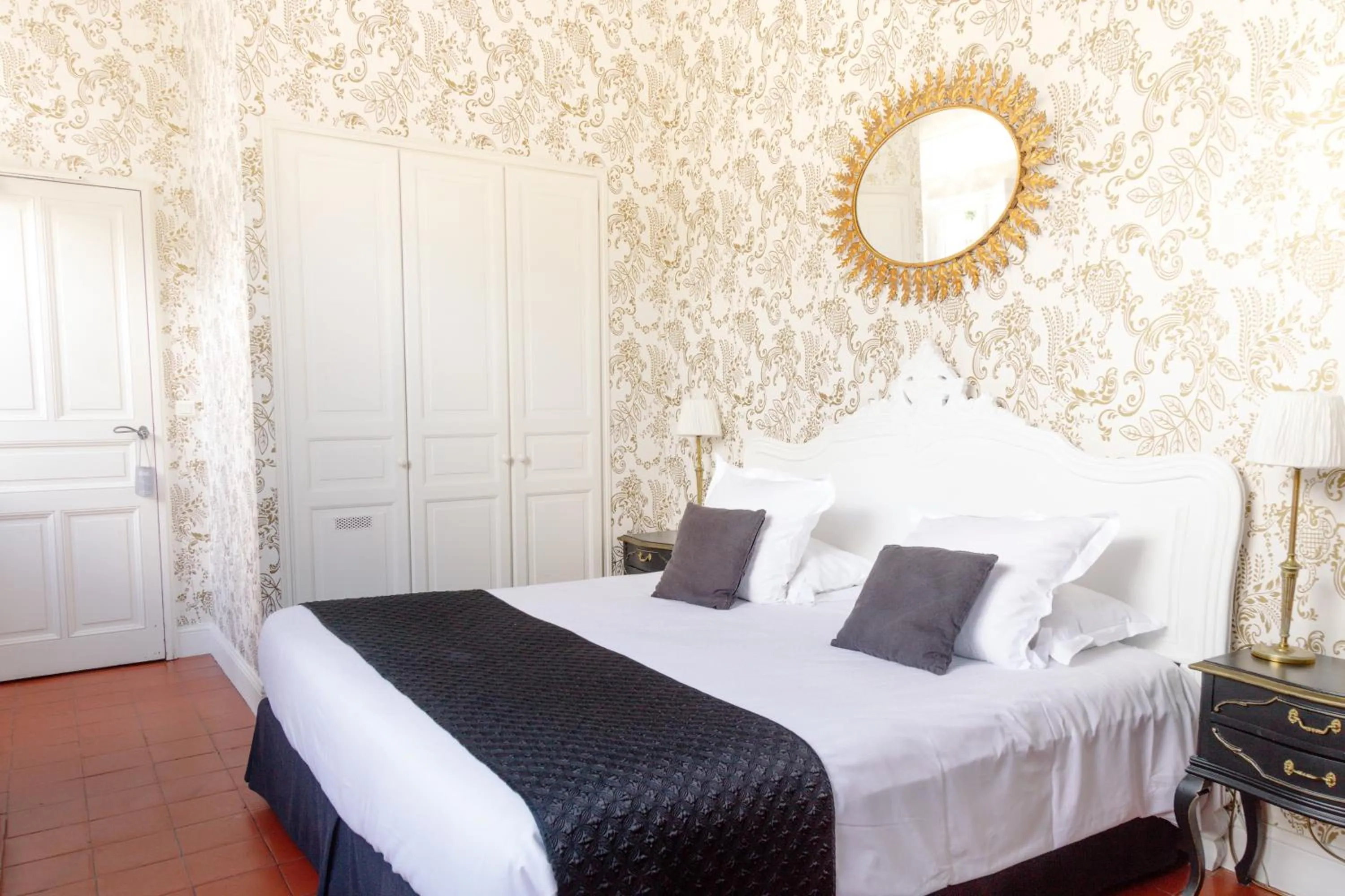 Bed in Château du Clair de Lune - Boutique Luxury Hotel