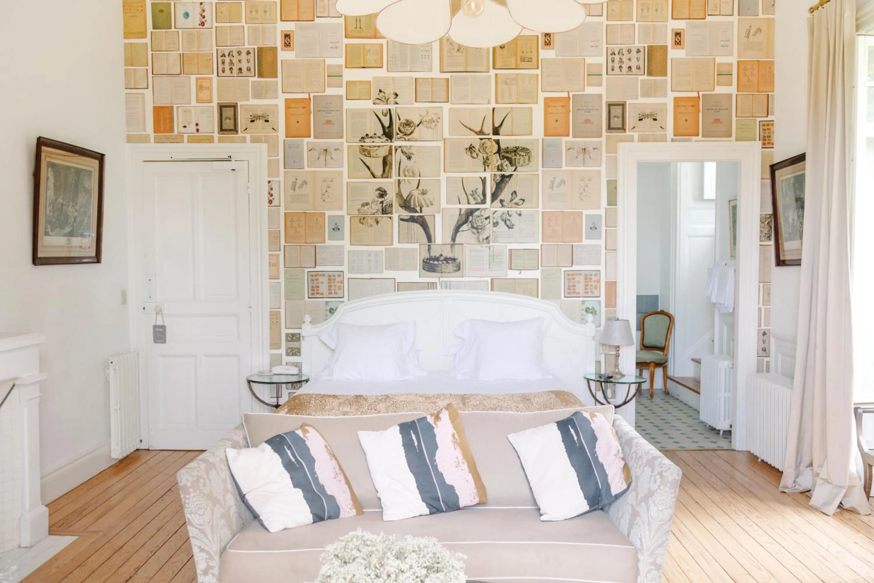 Bed in Château du Clair de Lune - Boutique Luxury Hotel