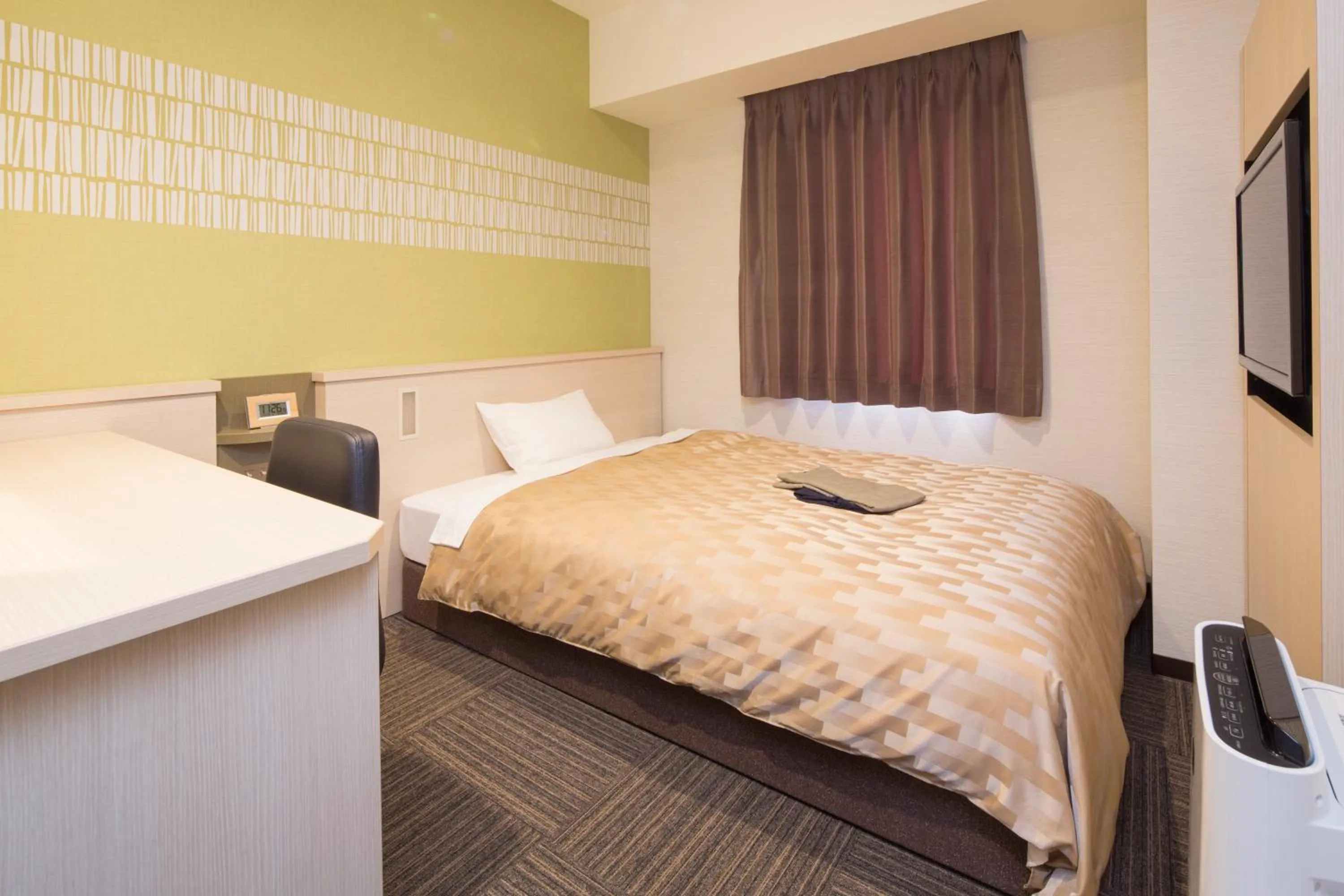 Photo of the whole room, Bed in Sanco Inn Iseshi-Ekimae Shikinoyu