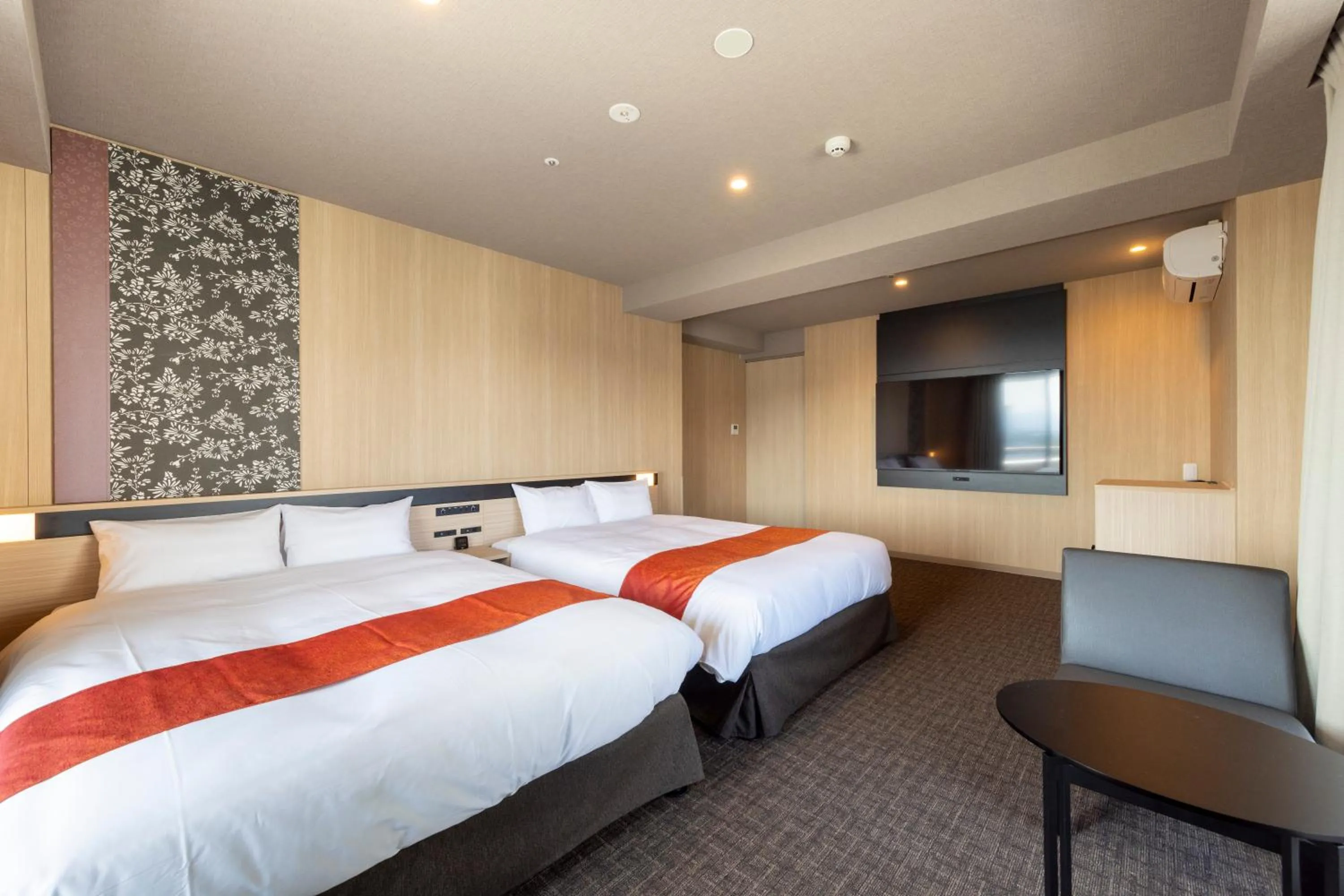 Photo of the whole room, Bed in Sanco Inn Iseshi-Ekimae Shikinoyu