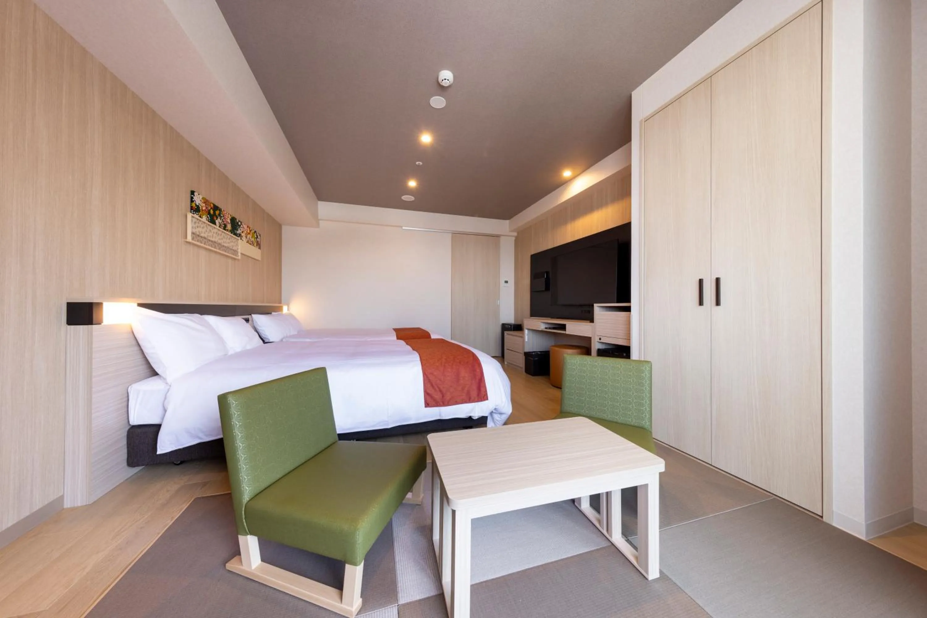 Photo of the whole room, Bed in Sanco Inn Iseshi-Ekimae Shikinoyu