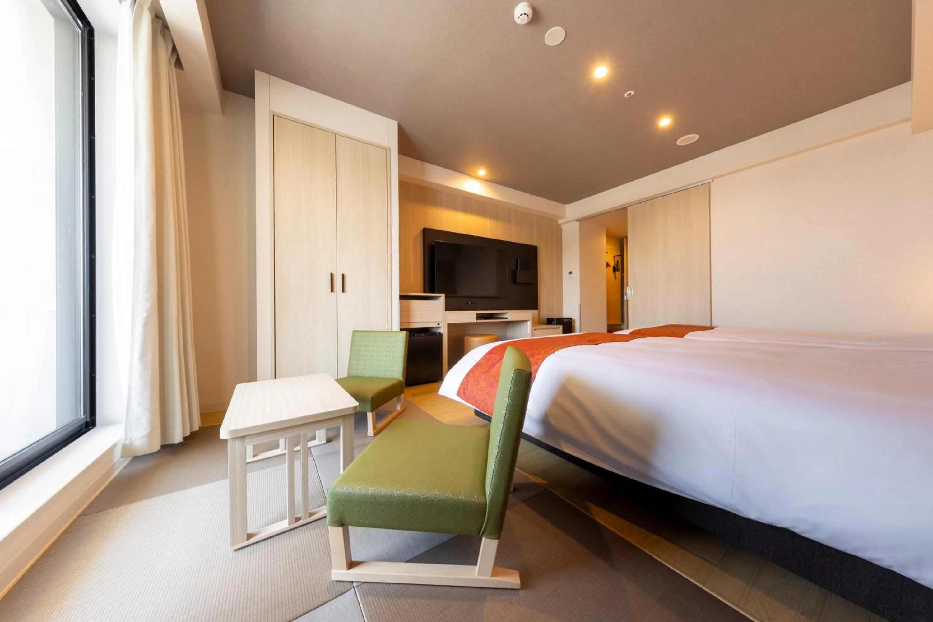 Photo of the whole room, Bed in Sanco Inn Iseshi-Ekimae Shikinoyu