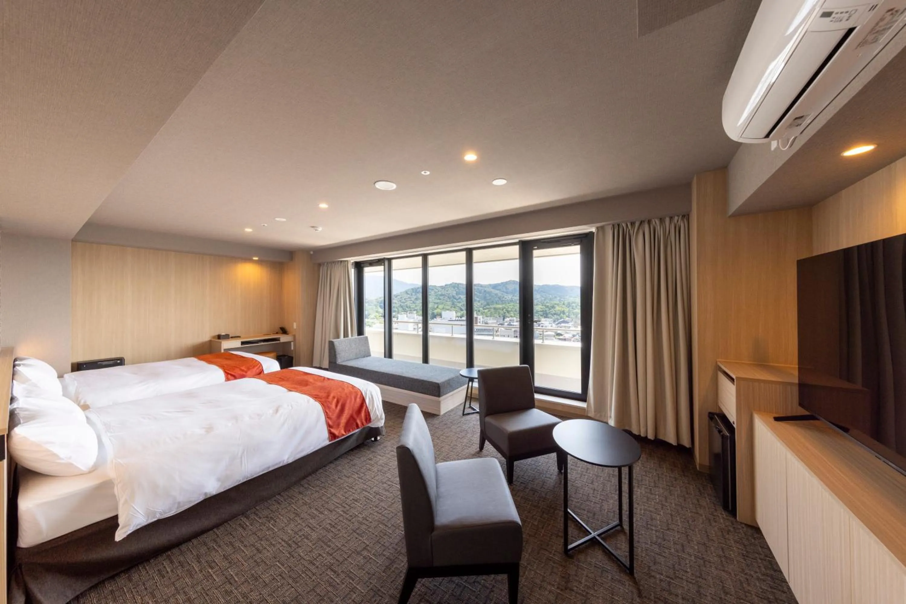 Photo of the whole room, Bed in Sanco Inn Iseshi-Ekimae Shikinoyu