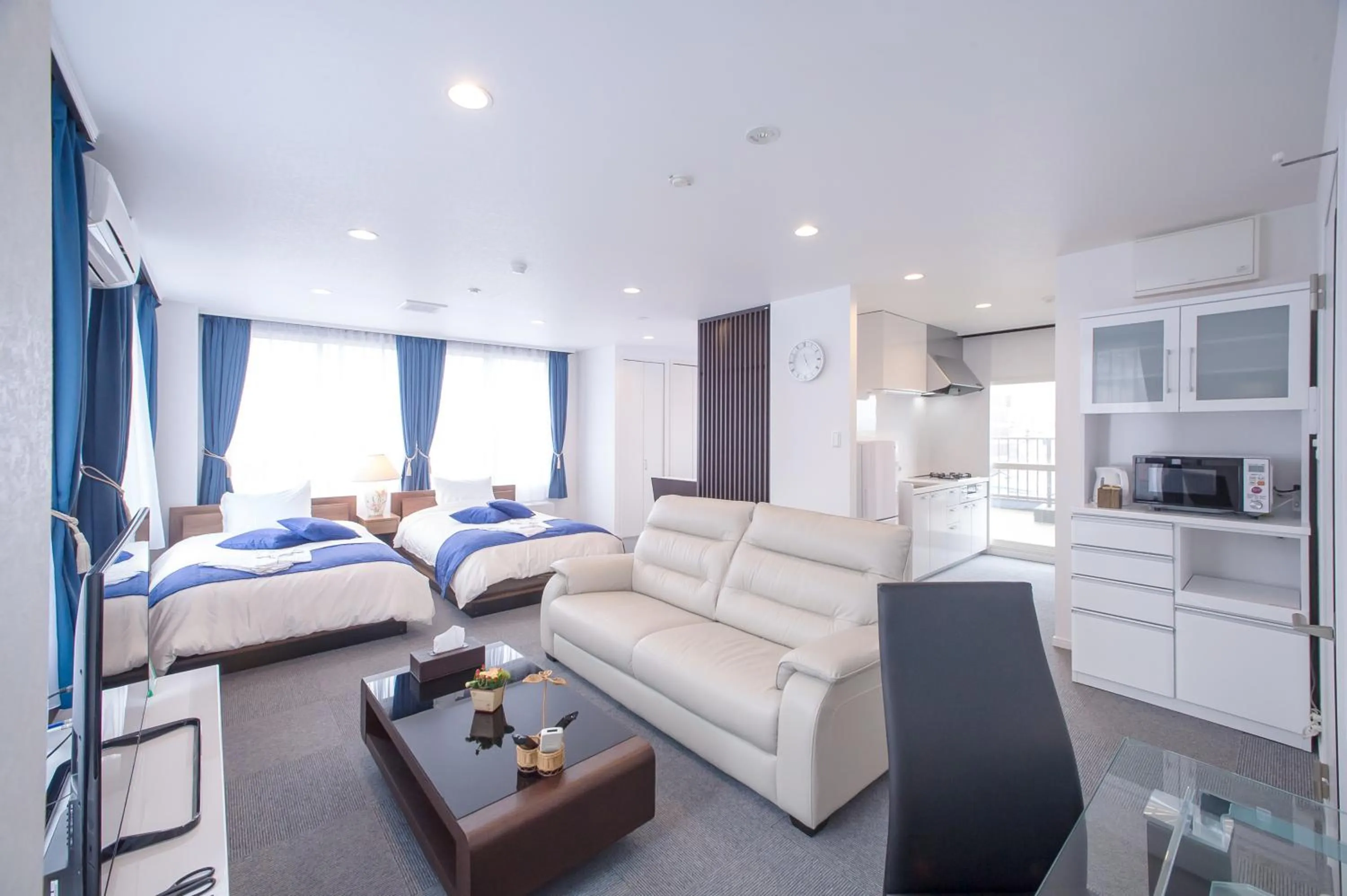 Photo of the whole room, Bed in Condominium Panoramique Motomachi