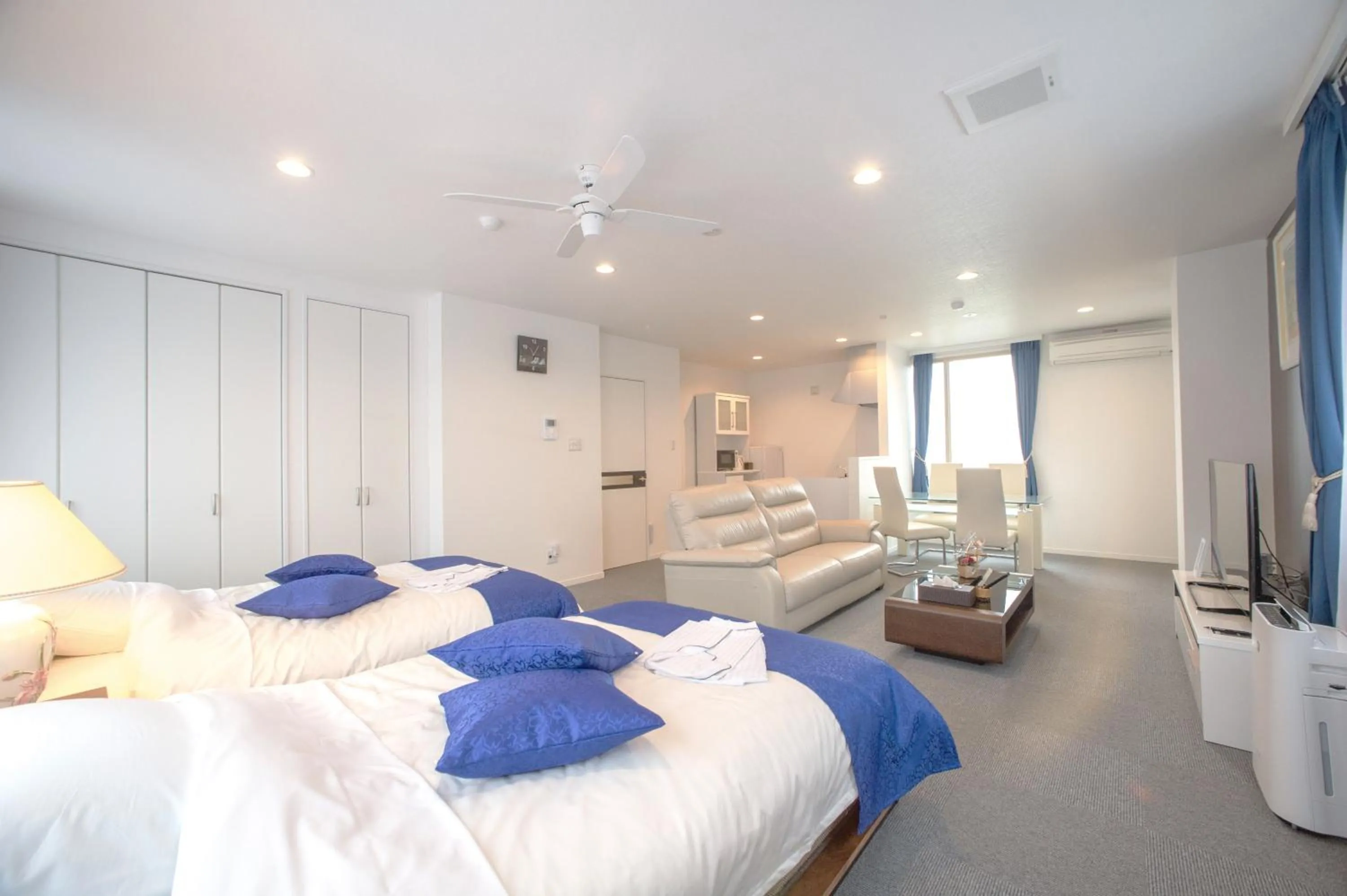 Photo of the whole room, Bed in Condominium Panoramique Motomachi
