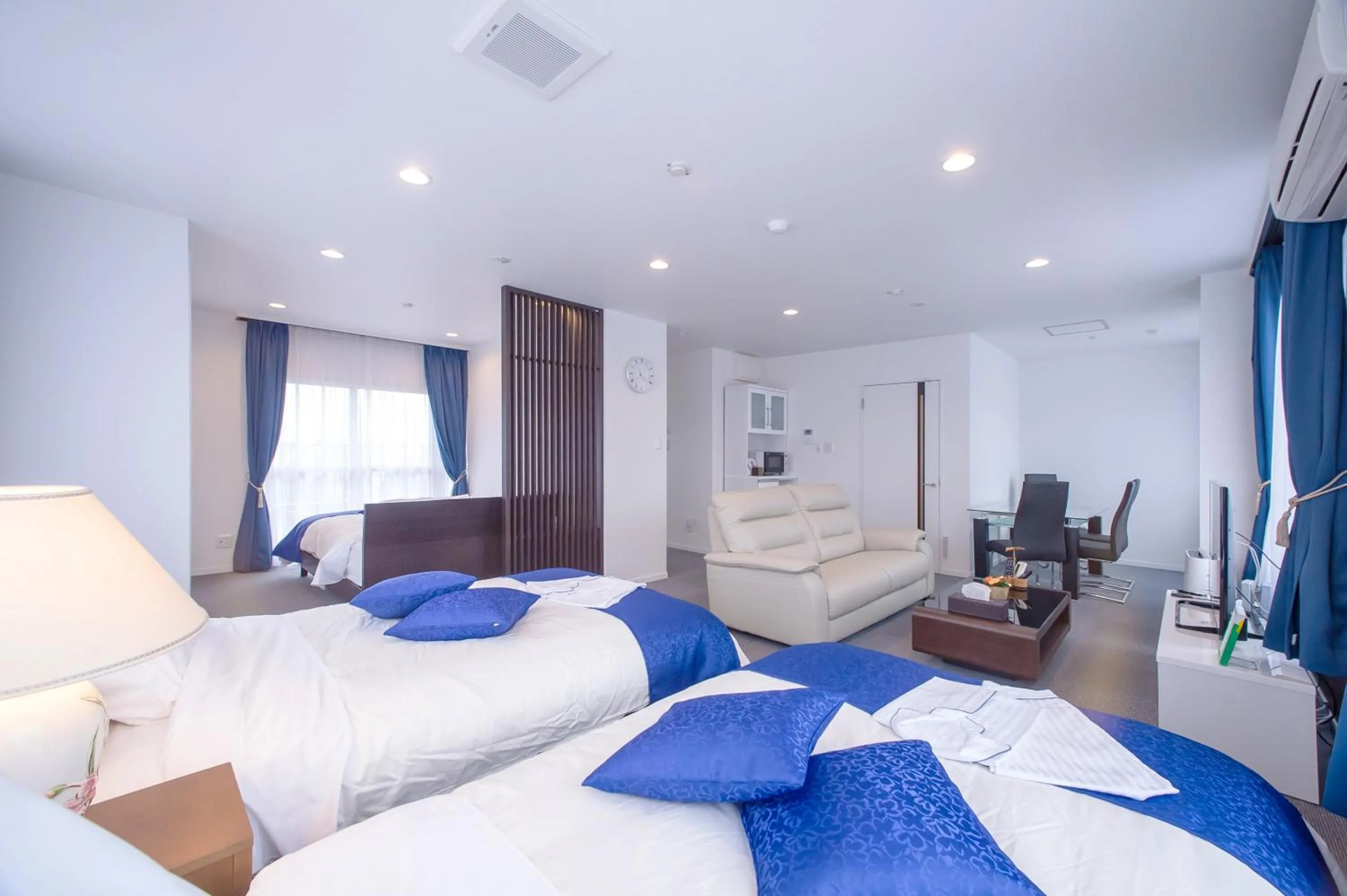 Photo of the whole room, Bed in Condominium Panoramique Motomachi