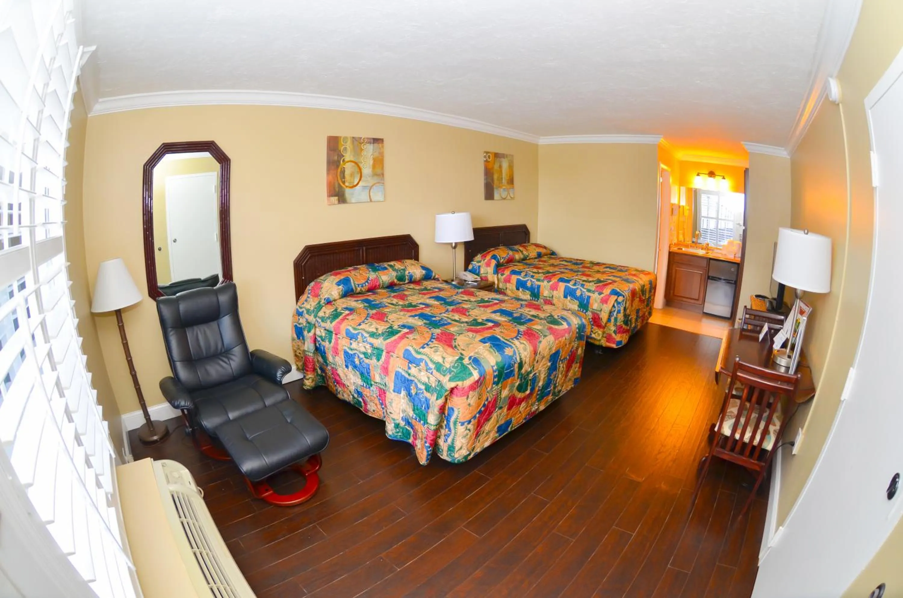 Photo of the whole room, Bed in Gulfcoast Inn Naples