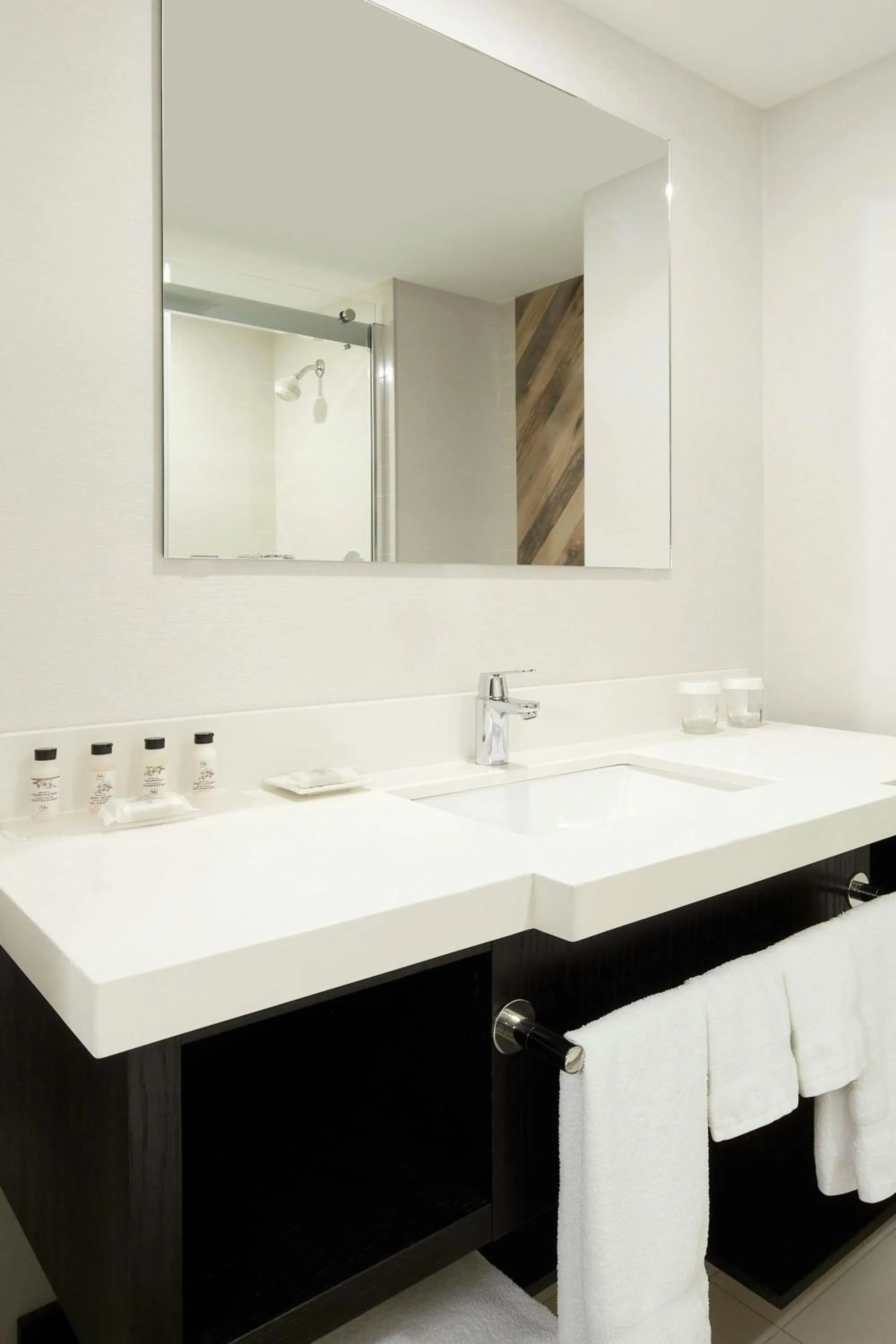 Bathroom in Delta Hotels by Marriott Sherbrooke Conference Centre