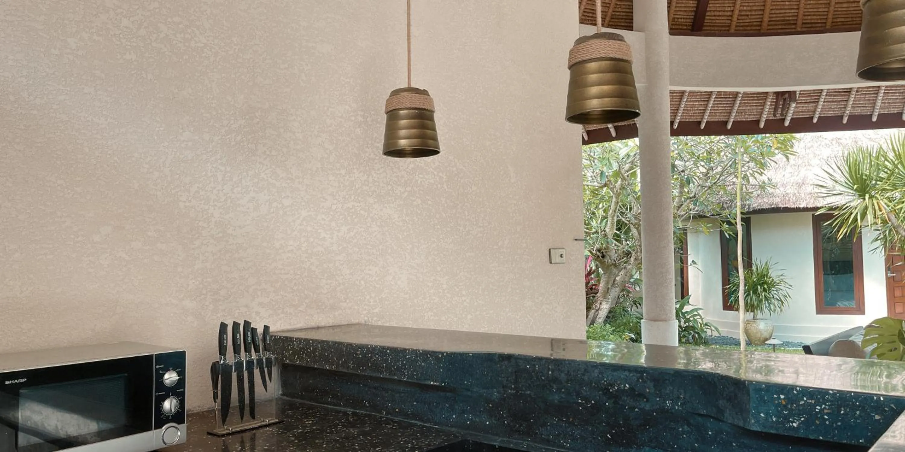 microwave in Aruni Bali Jimbaran Boutique Villa