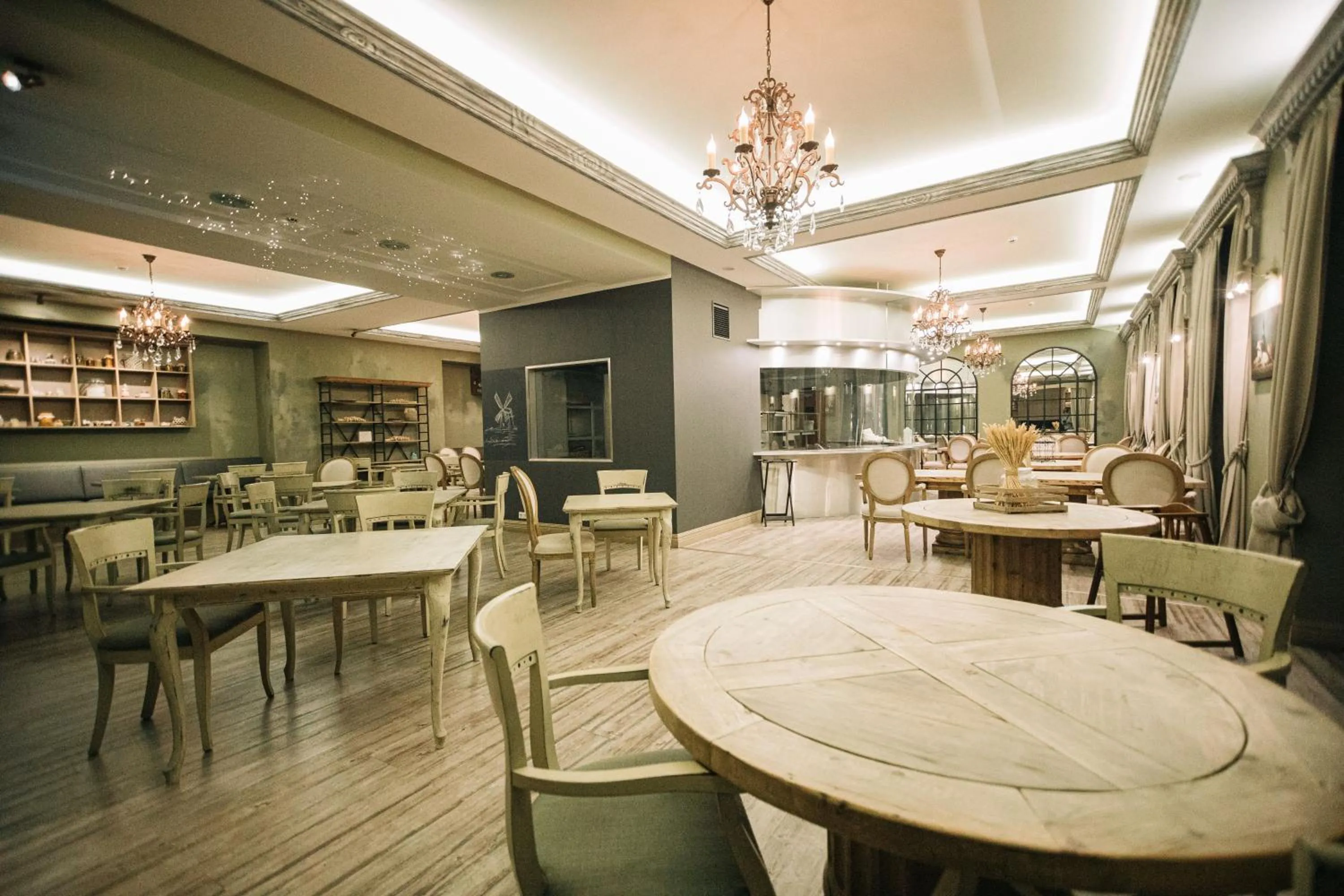 Restaurant/places to eat in Rixwell Viru Square Hotel