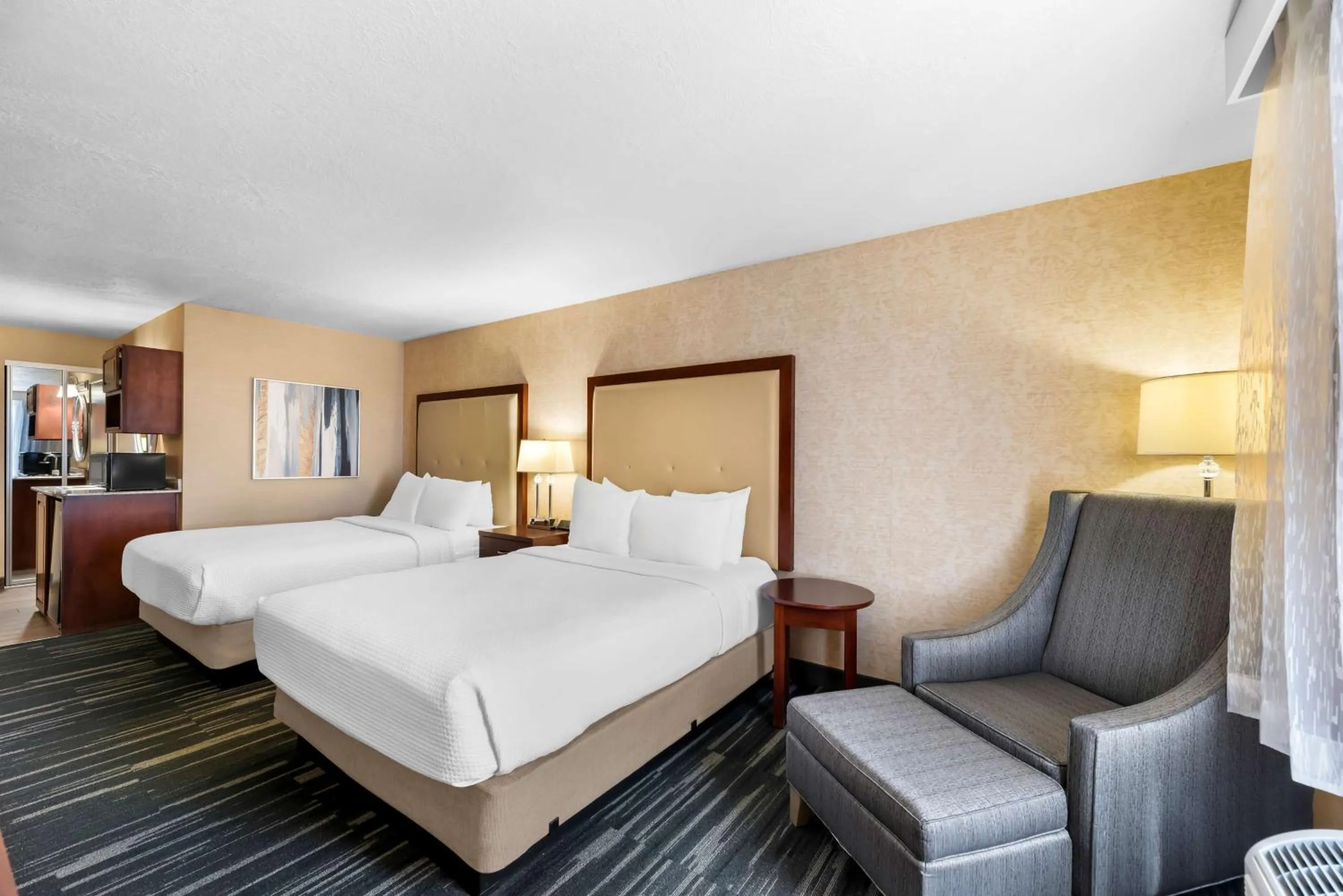 Bedroom, Bed in Best Western Plus Abbey Inn