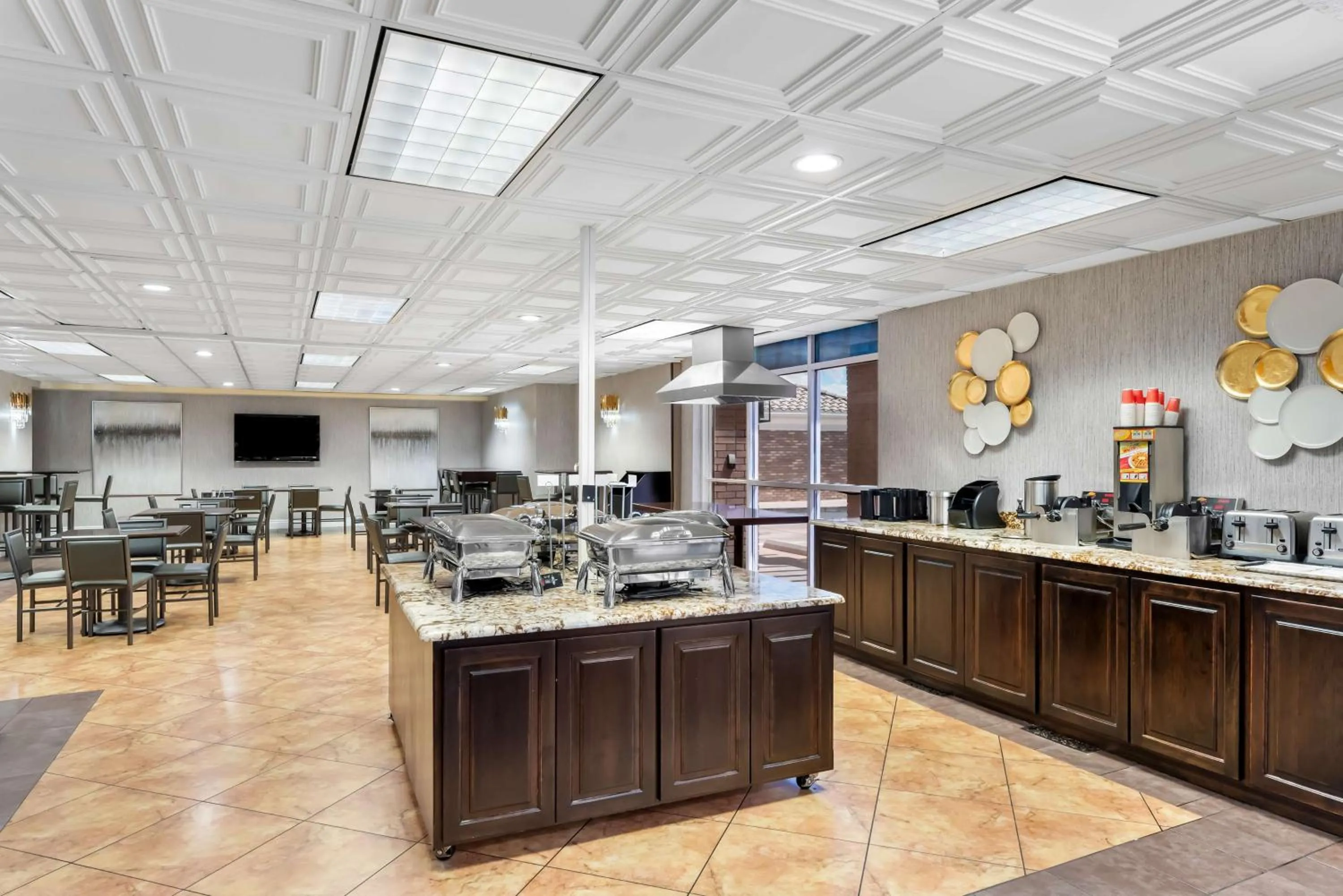 Breakfast in Best Western Plus Abbey Inn