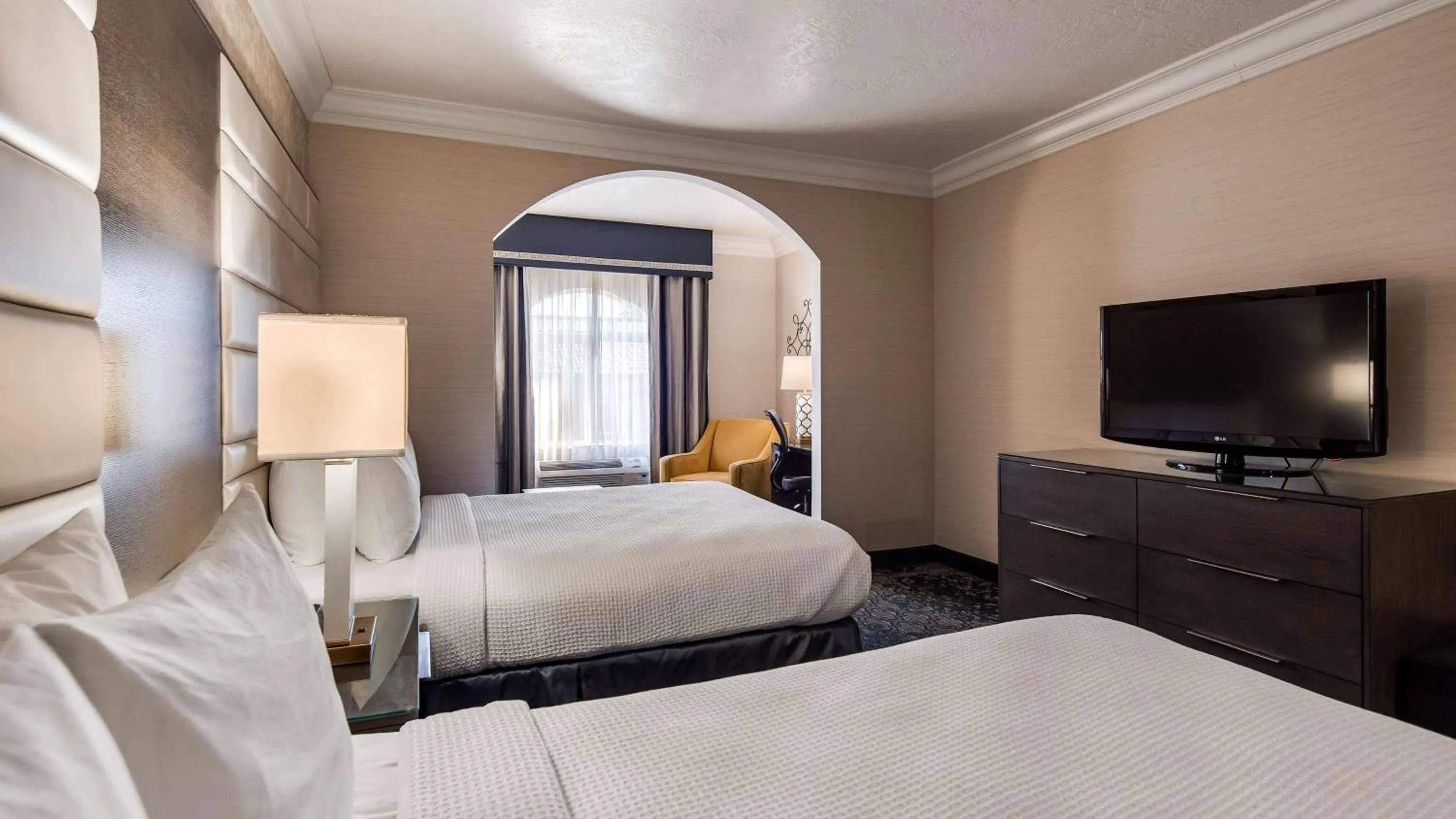 Bedroom, Bed in Best Western Plus Abbey Inn