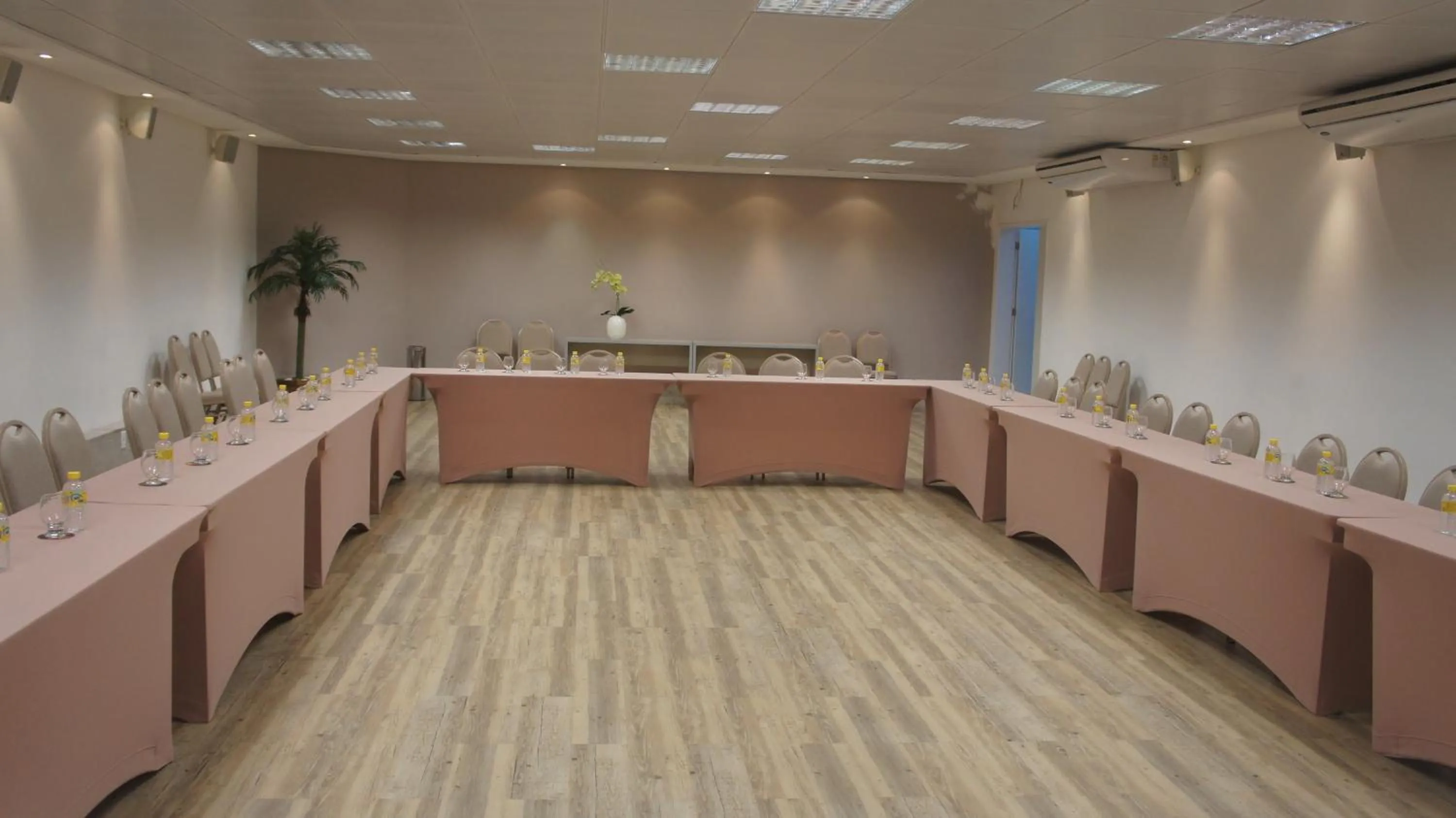 Business facilities in Hotel Barramares