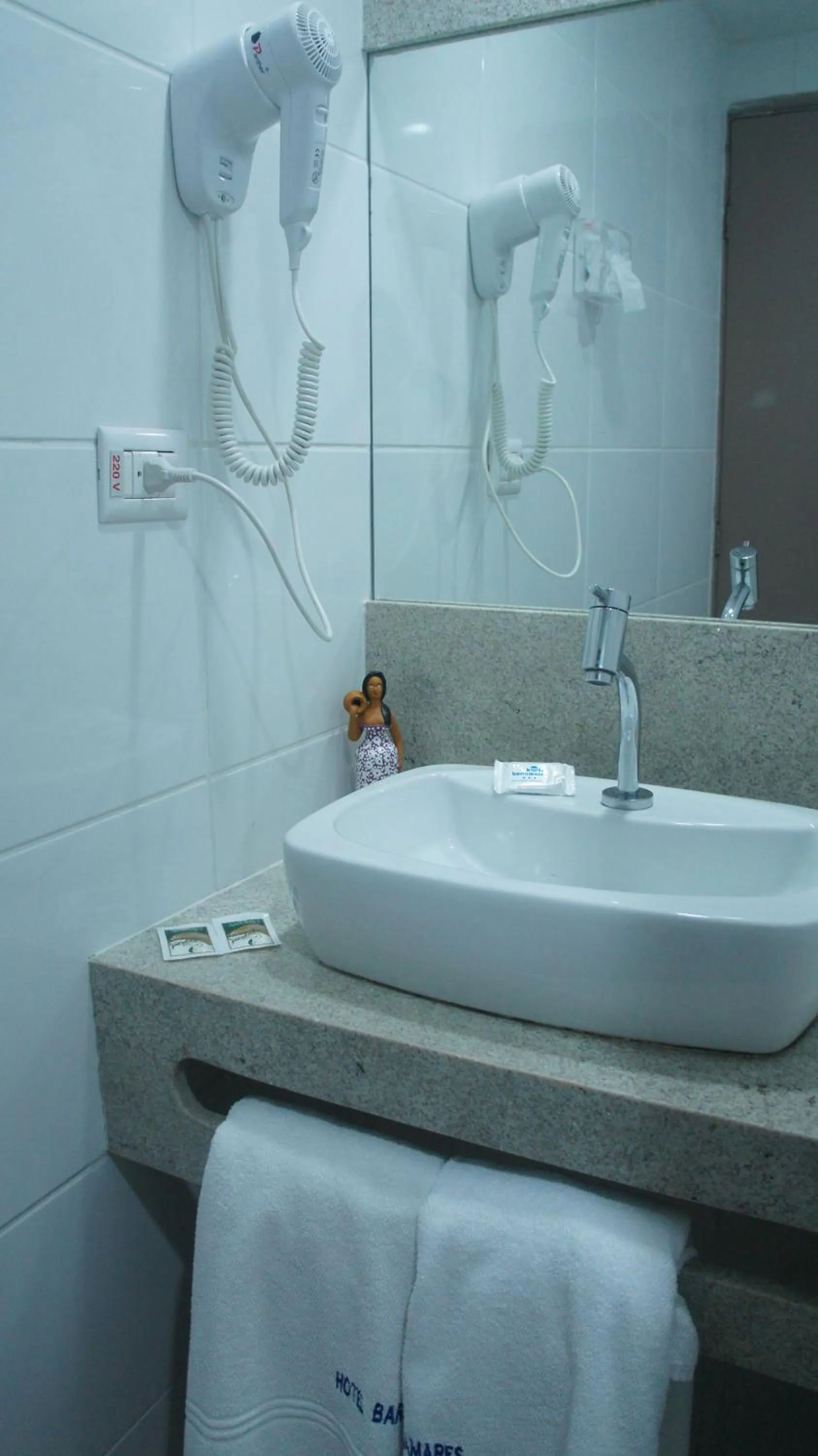 Bathroom in Hotel Barramares