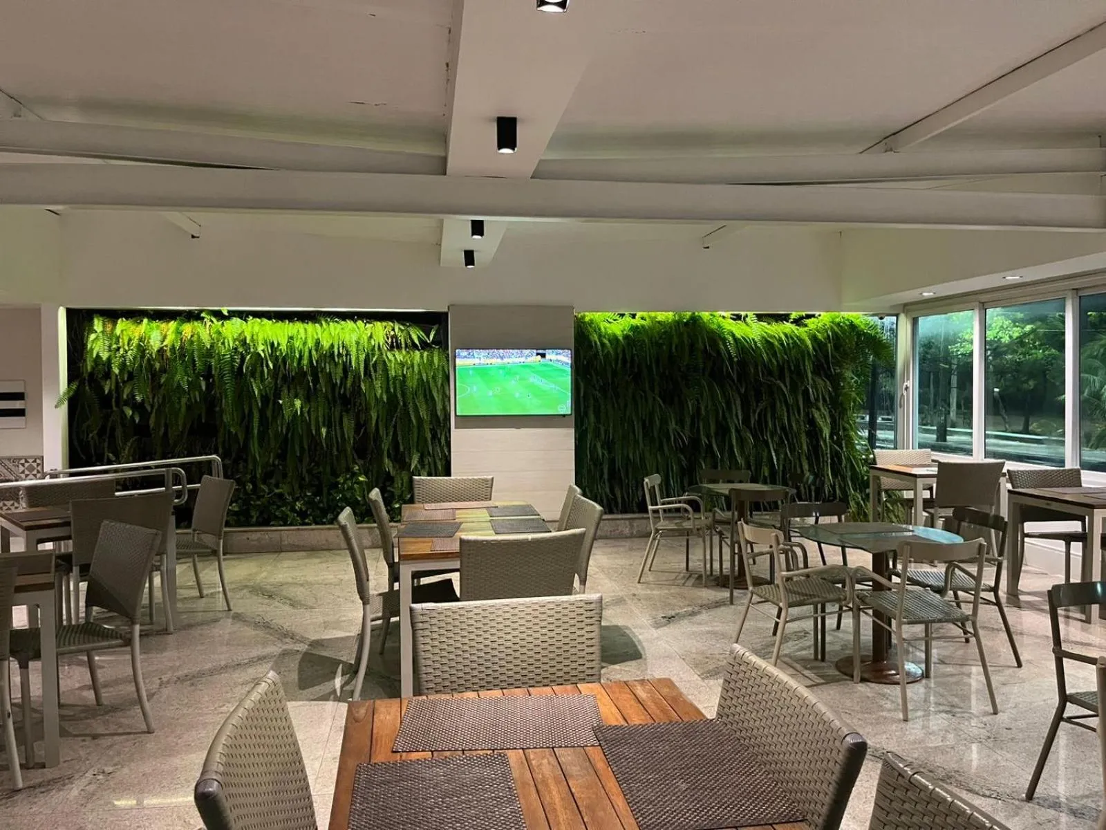 Restaurant/places to eat in Hotel Barramares